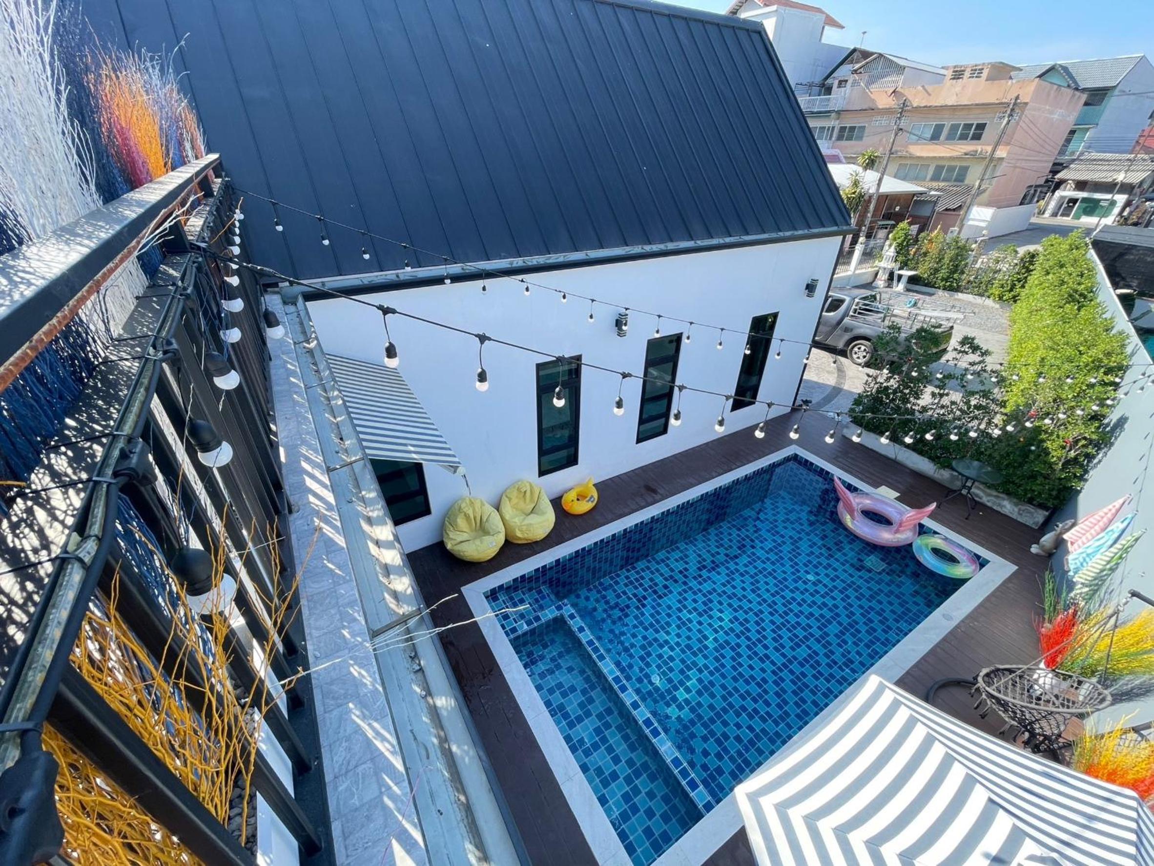 Three-Bedroom Villa - Photo 2