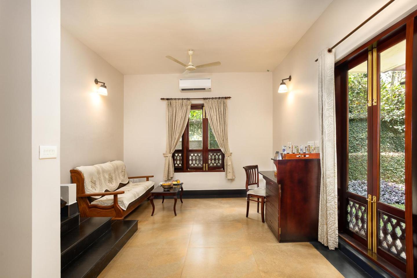 Premium Suite - Photo 6