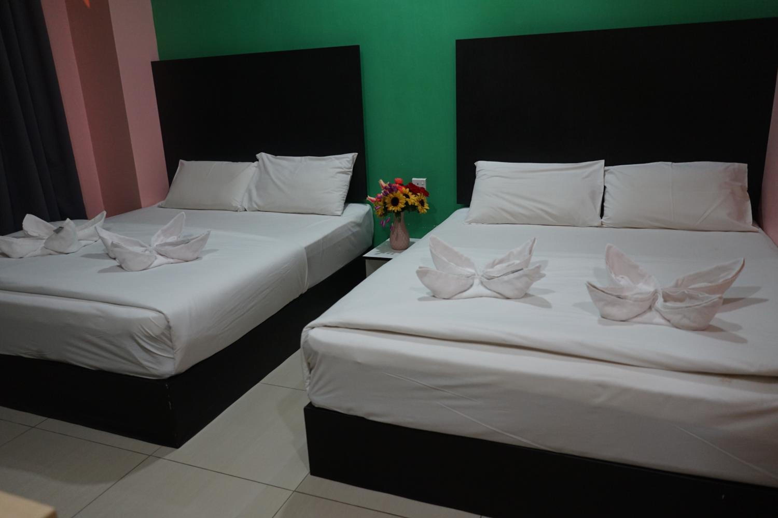 Deluxe Family Suite - Photo 1