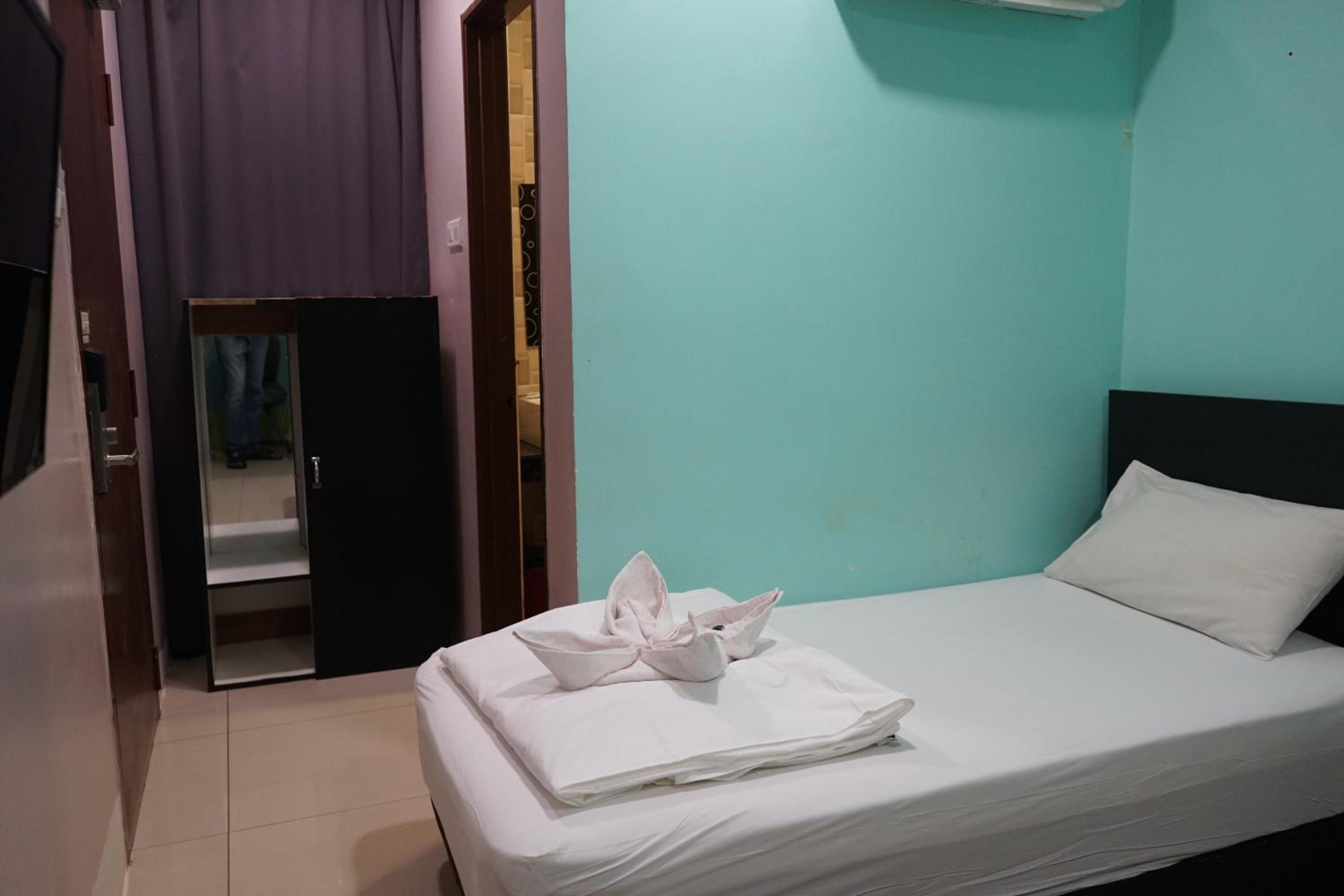 Deluxe Double or Twin Room - Photo 2