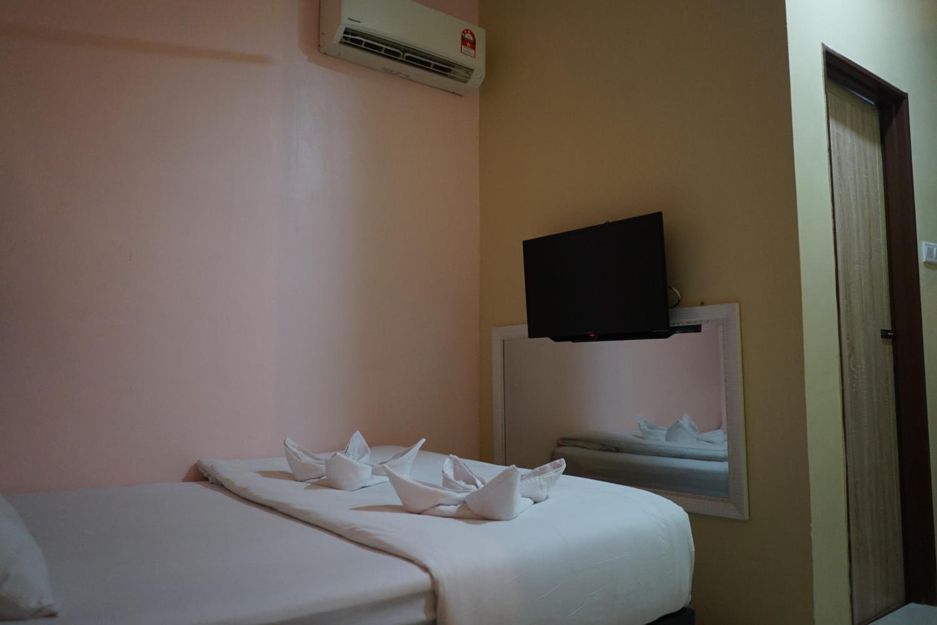 Deluxe Queen Room - Photo 2
