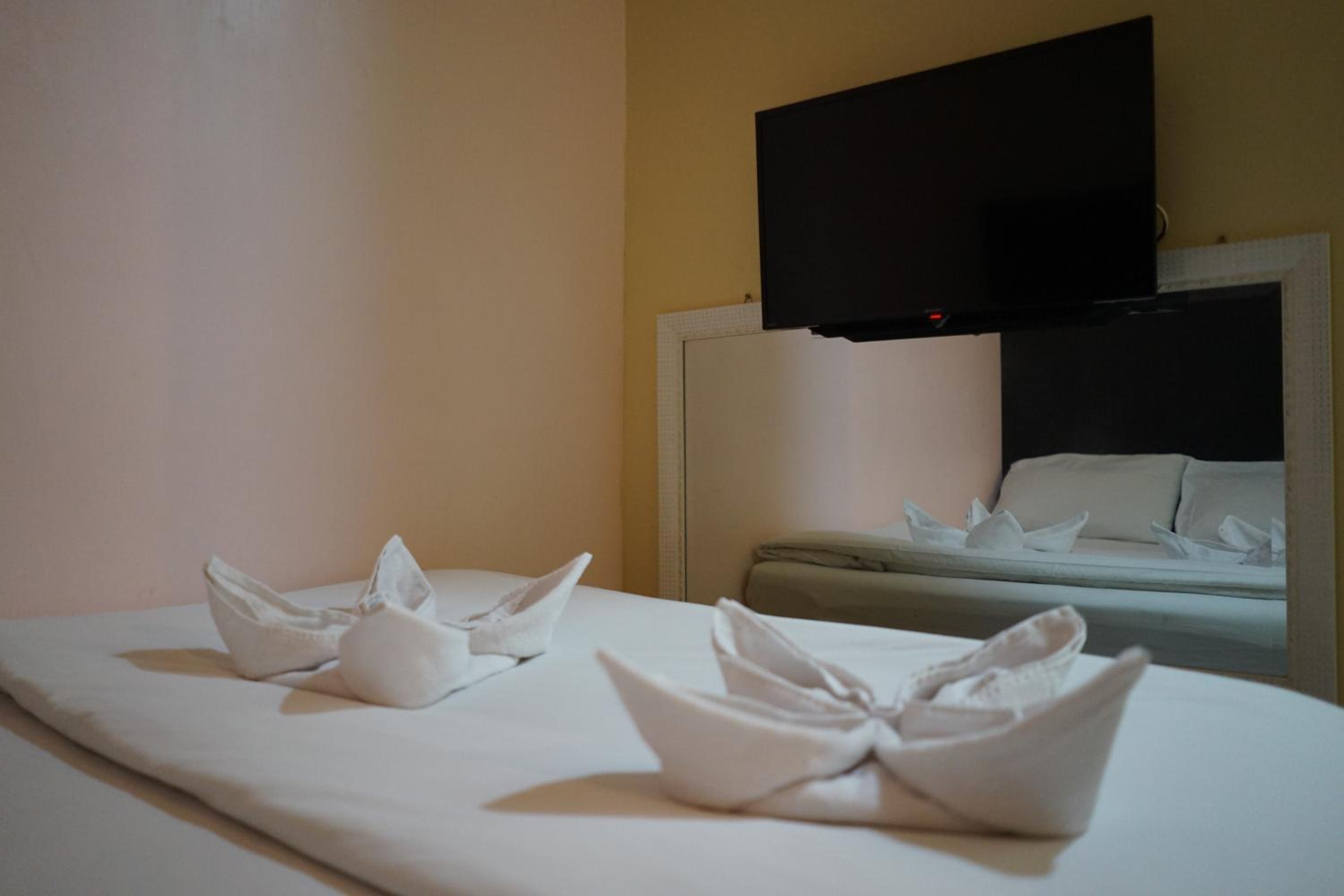 Deluxe Queen Room - Photo 3