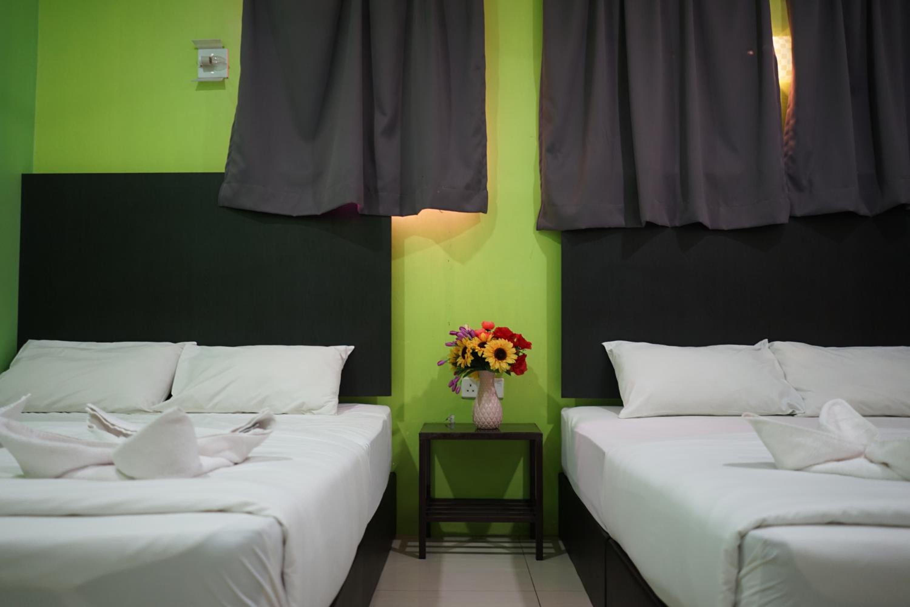 Deluxe Family Room - Photo 2