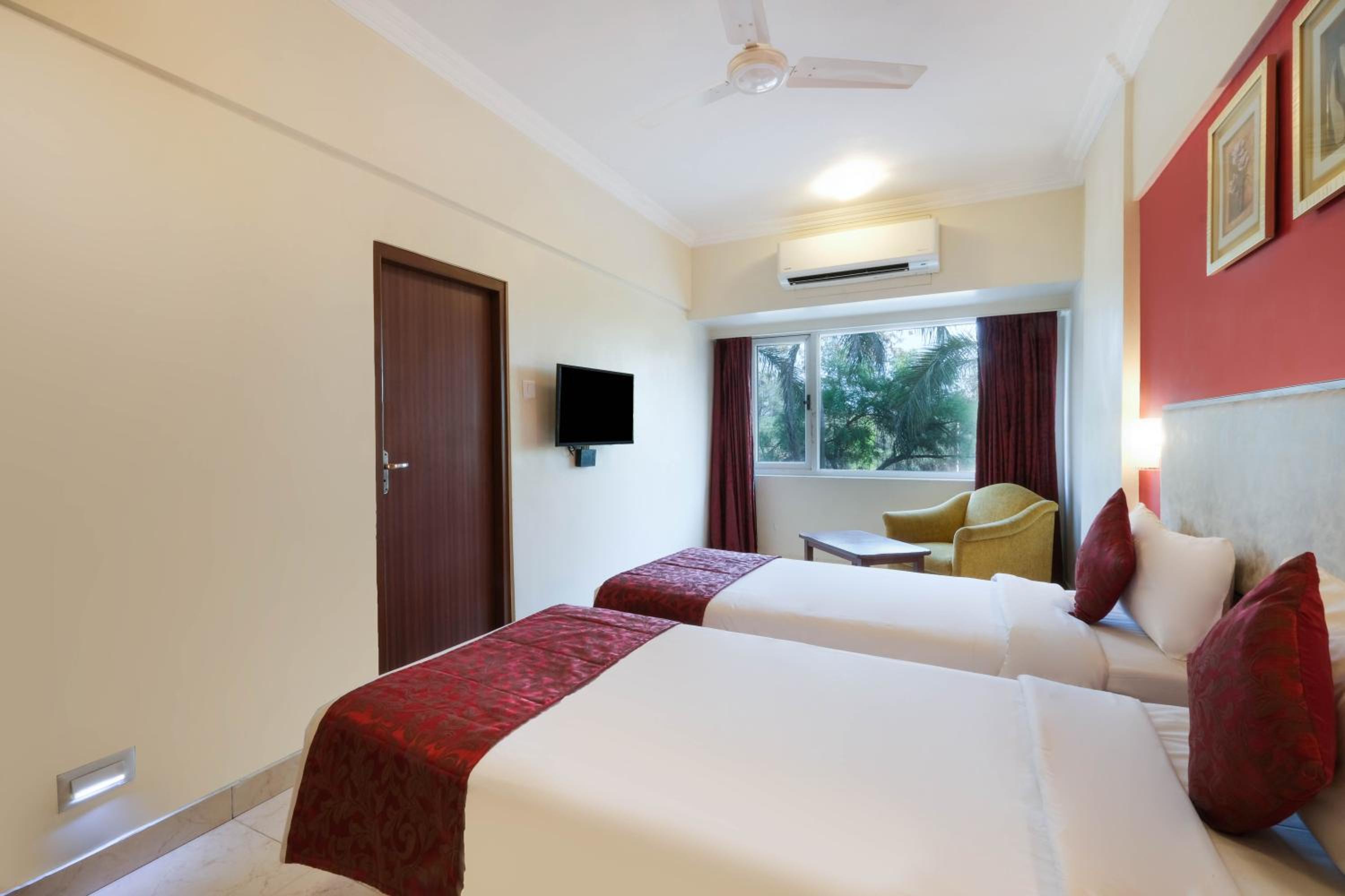 Standard Twin Room - Photo 6