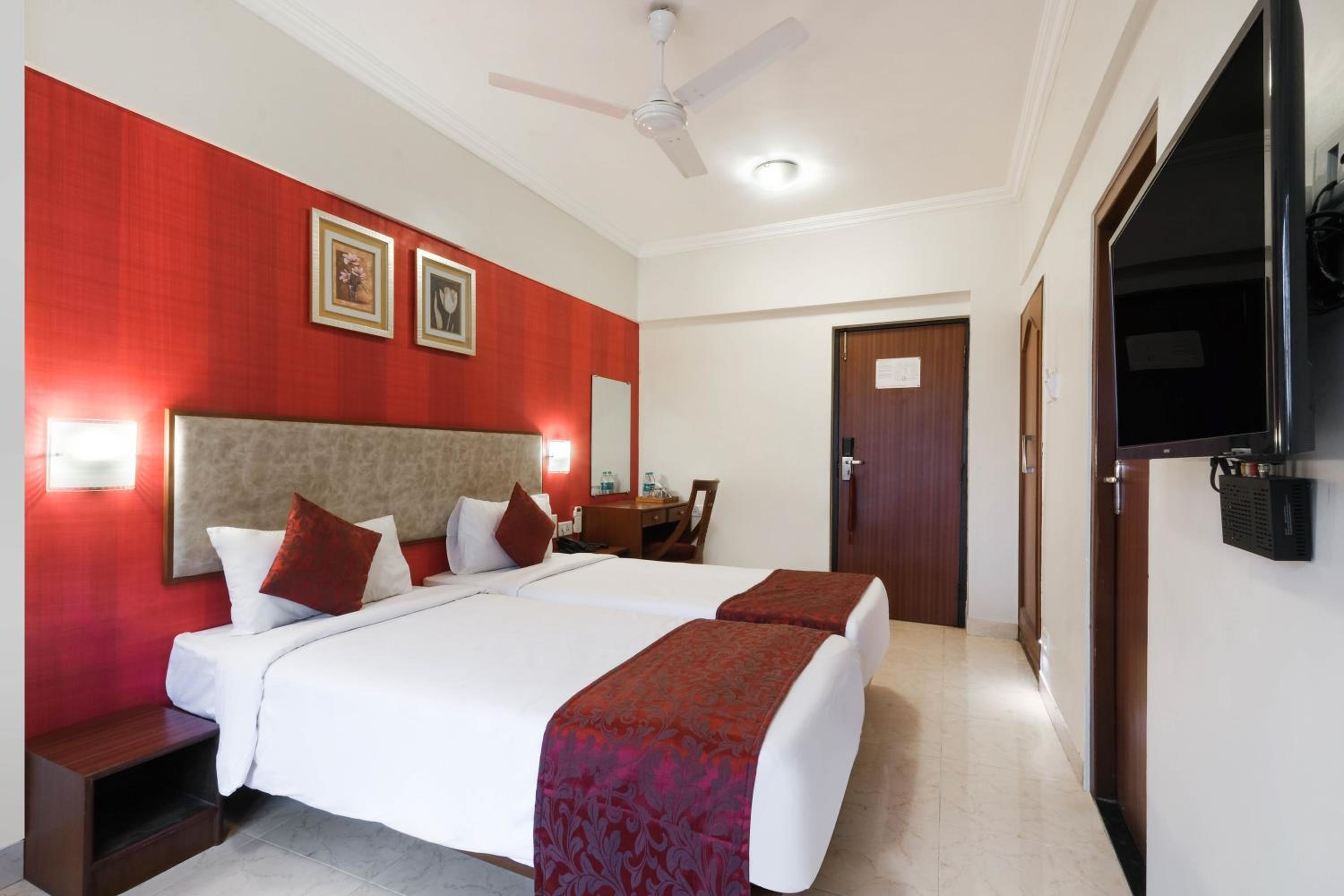 Standard Twin Room - Photo 5