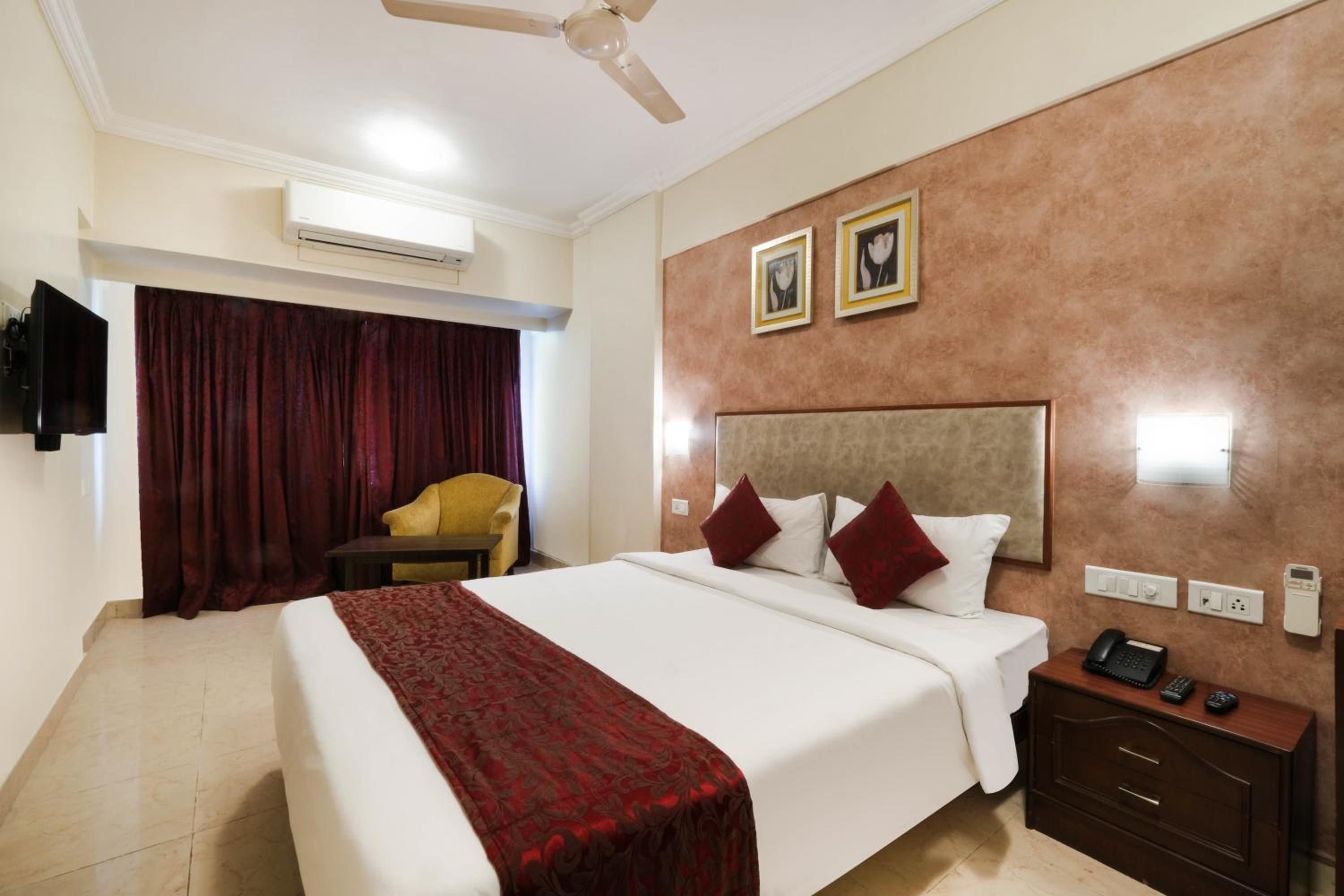 Standard Double or Twin Room - Photo 7