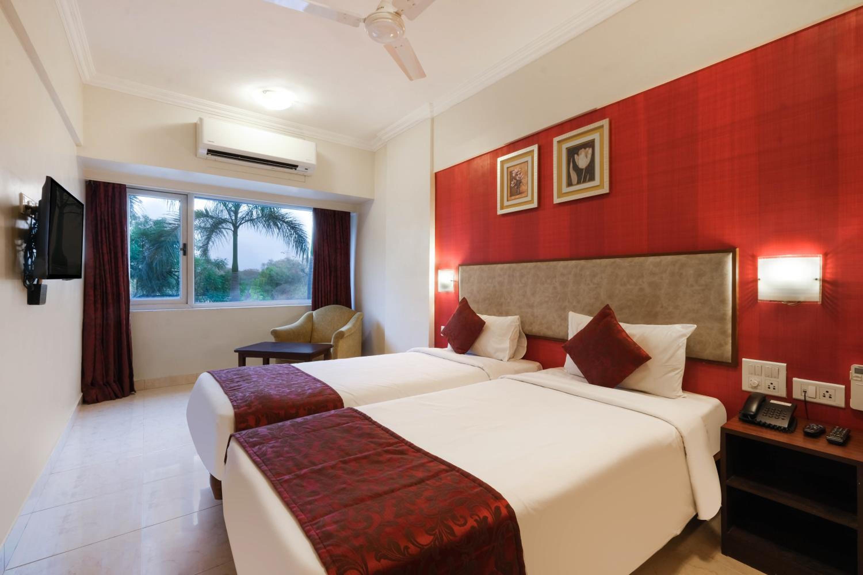 Standard Twin Room - Photo 4