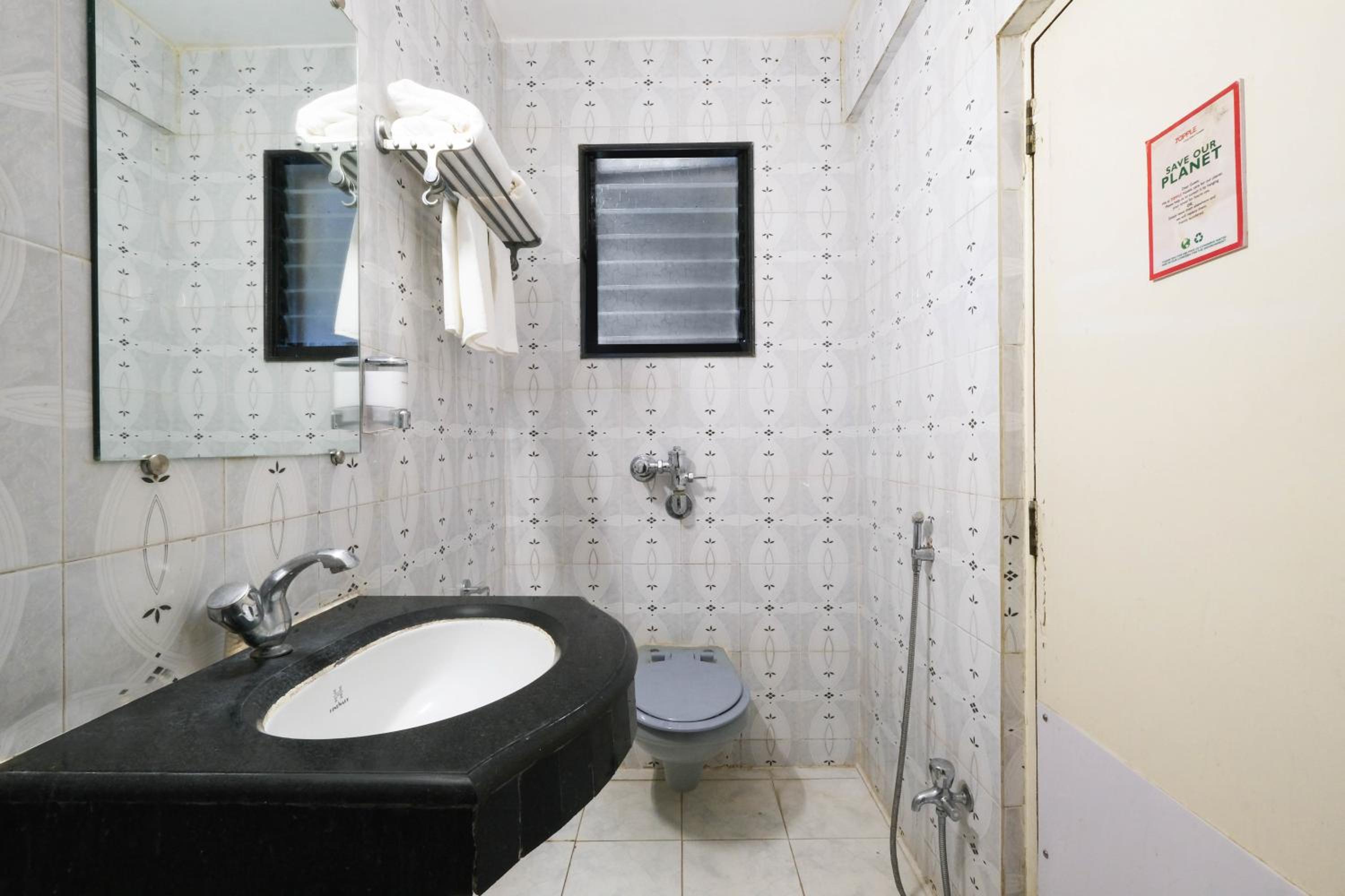 Standard Double or Twin Room - Photo 4