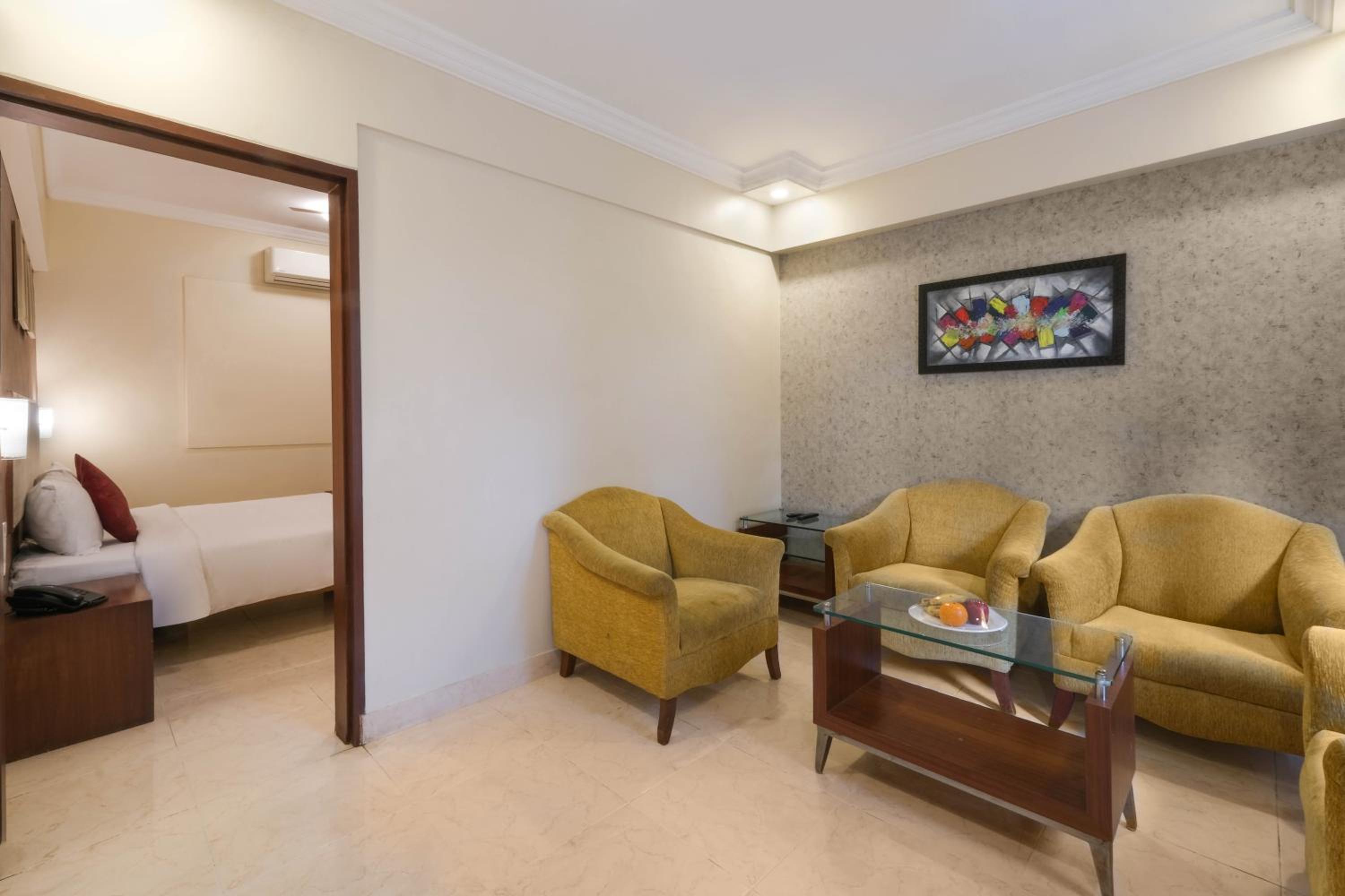 Suite - Photo 3