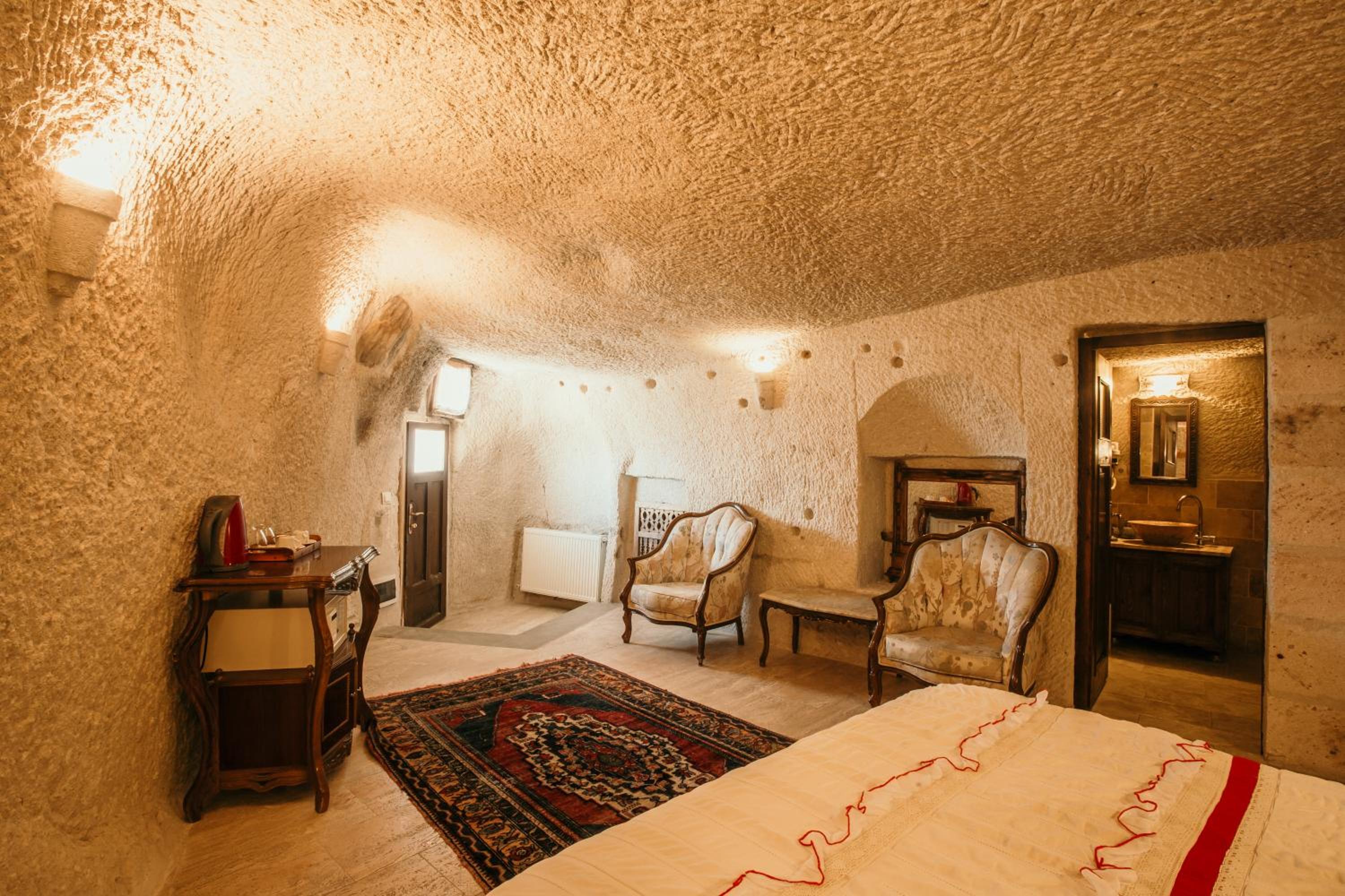 Deluxe Double Room - Photo 11