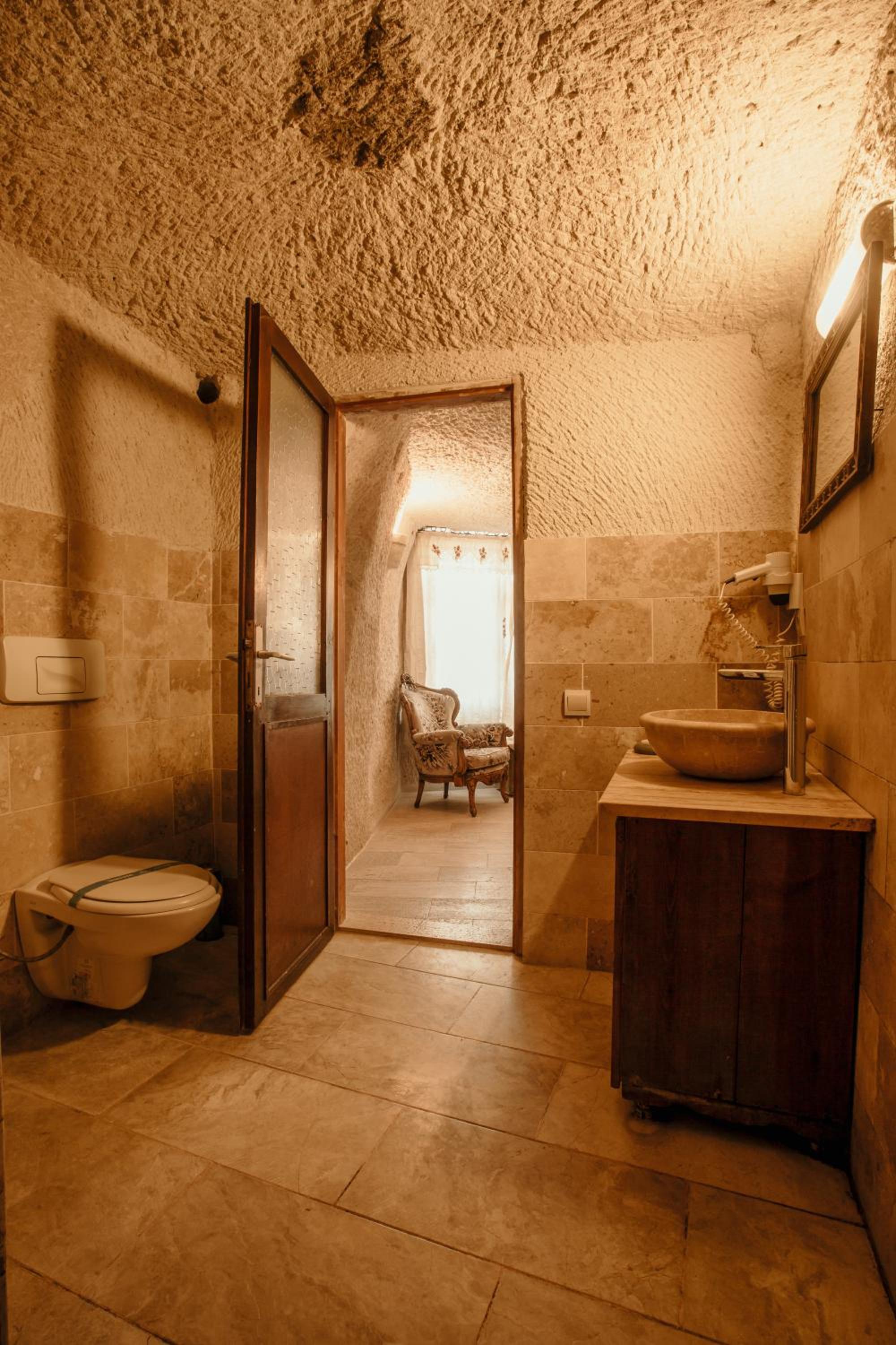 Deluxe Double Room - Photo 8