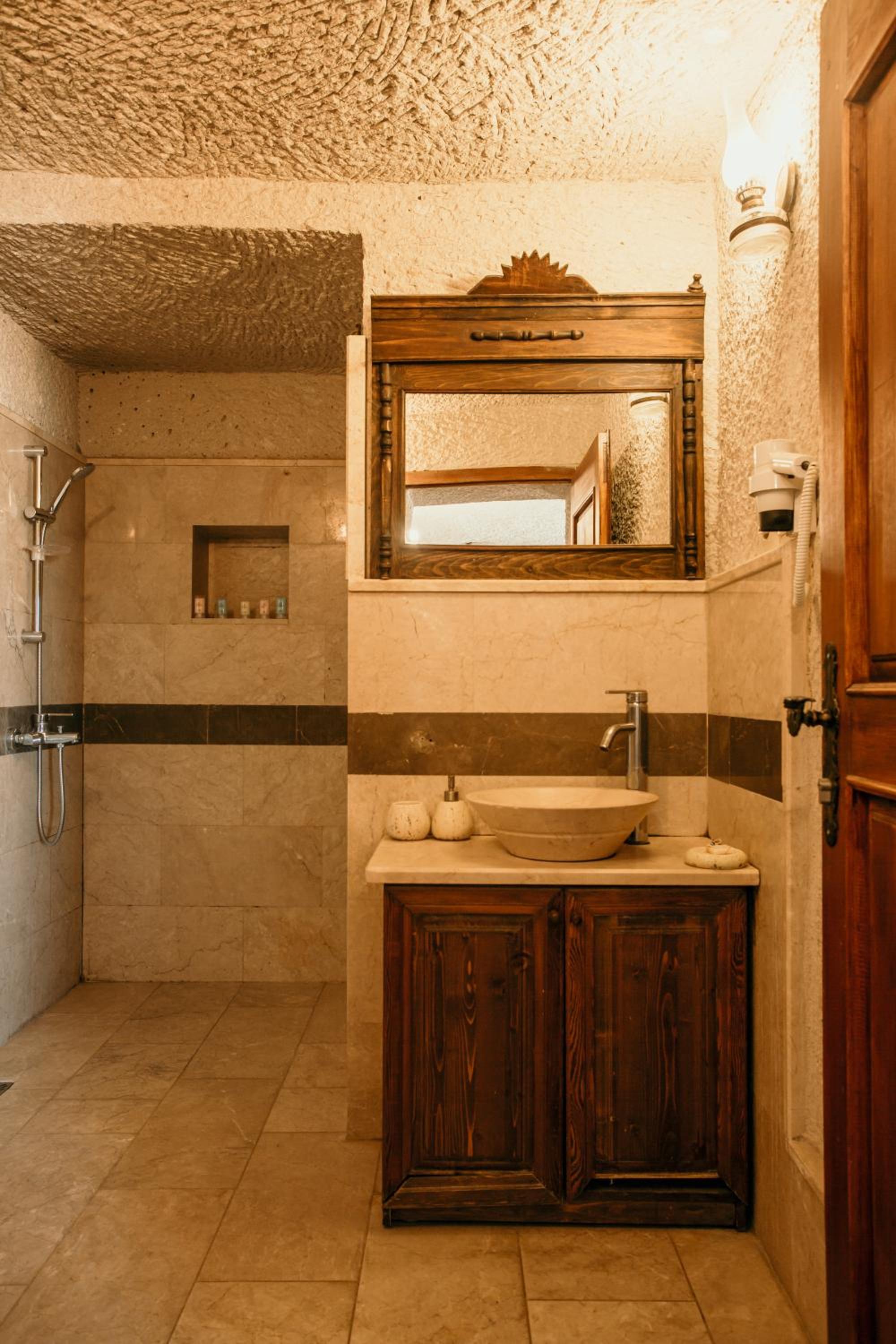 Deluxe Double Room - Photo 7