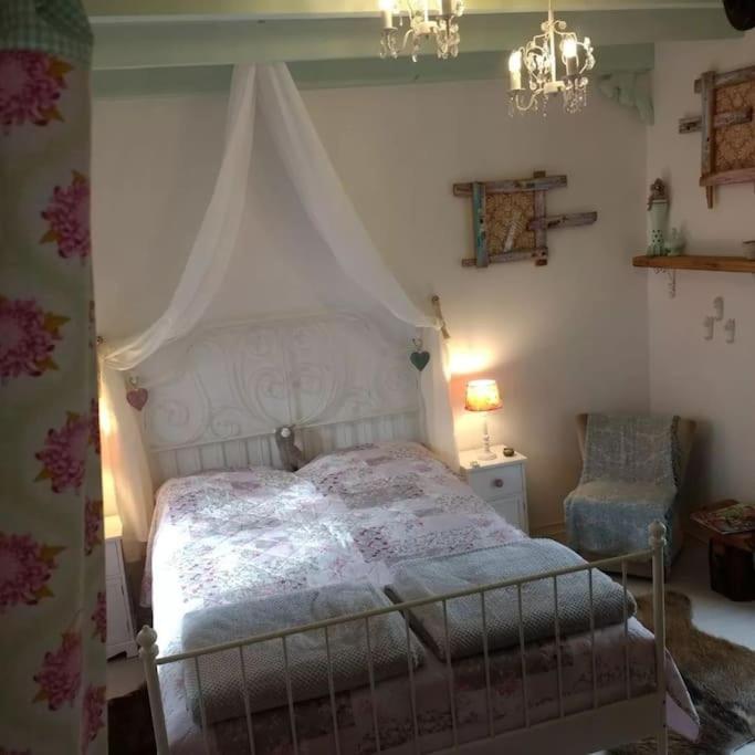 One-Bedroom House photo 1
