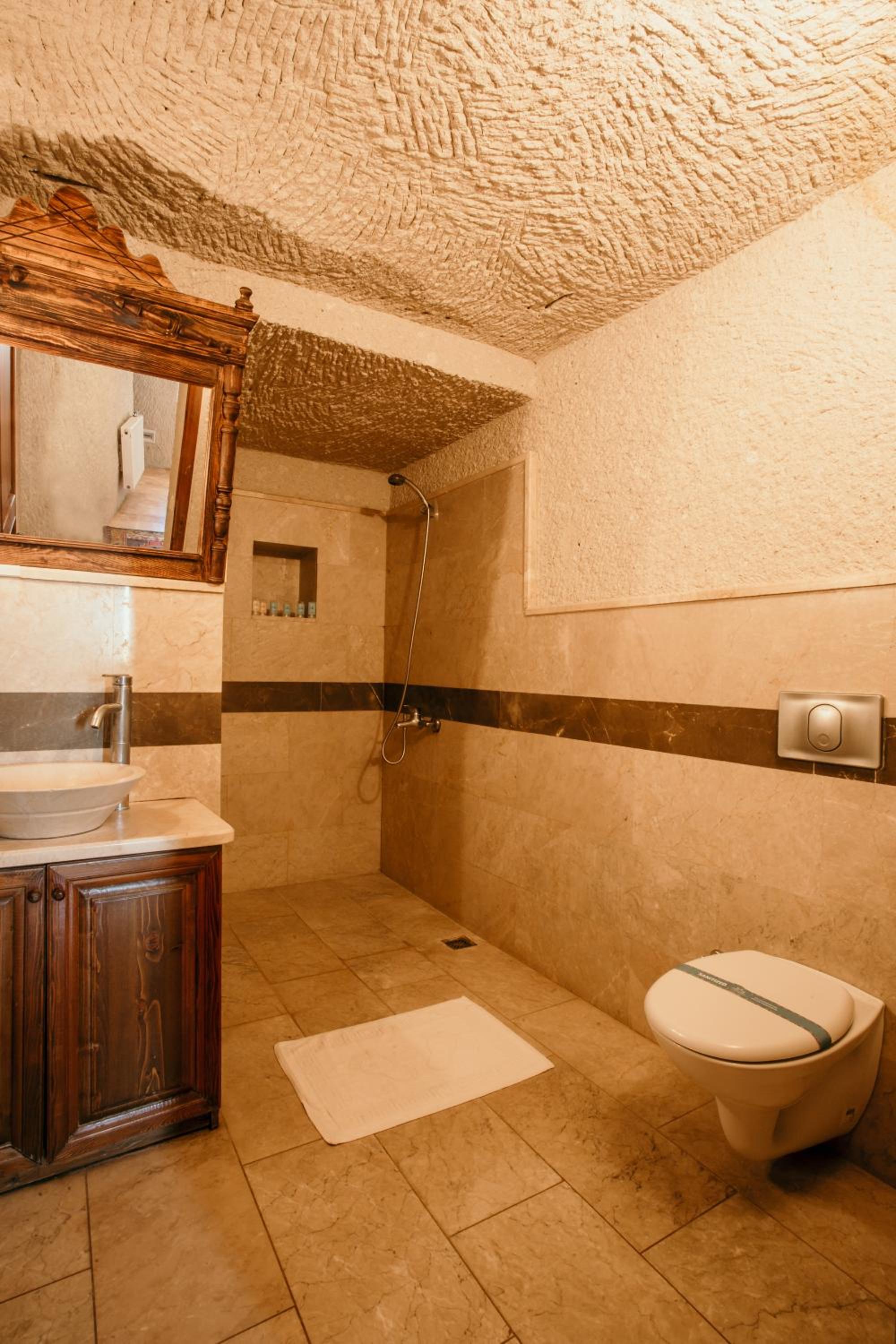 Deluxe Double Room - Photo 19