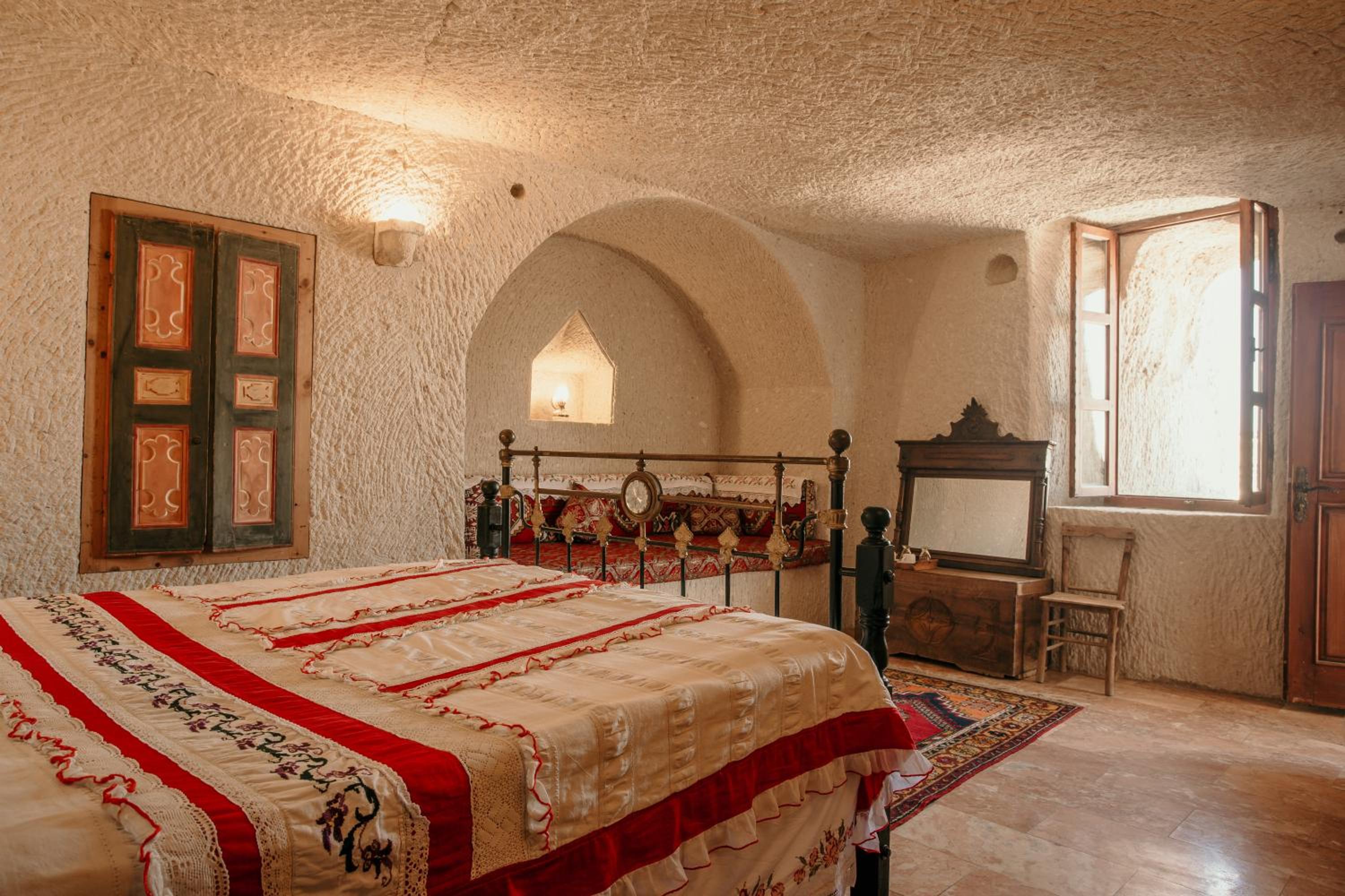 Deluxe Double Room - Photo 20