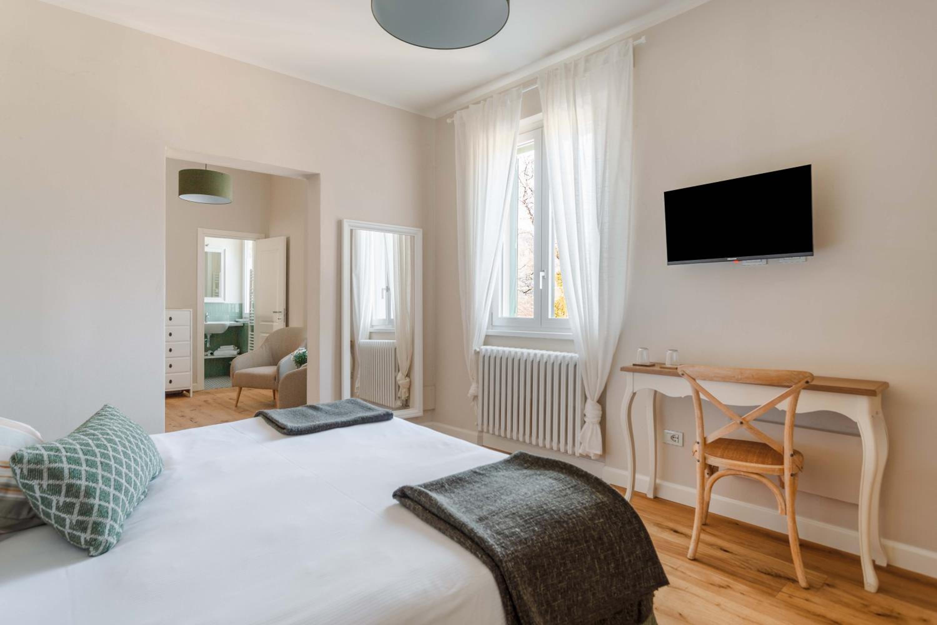 Junior Suite with Garden View - Photo 2