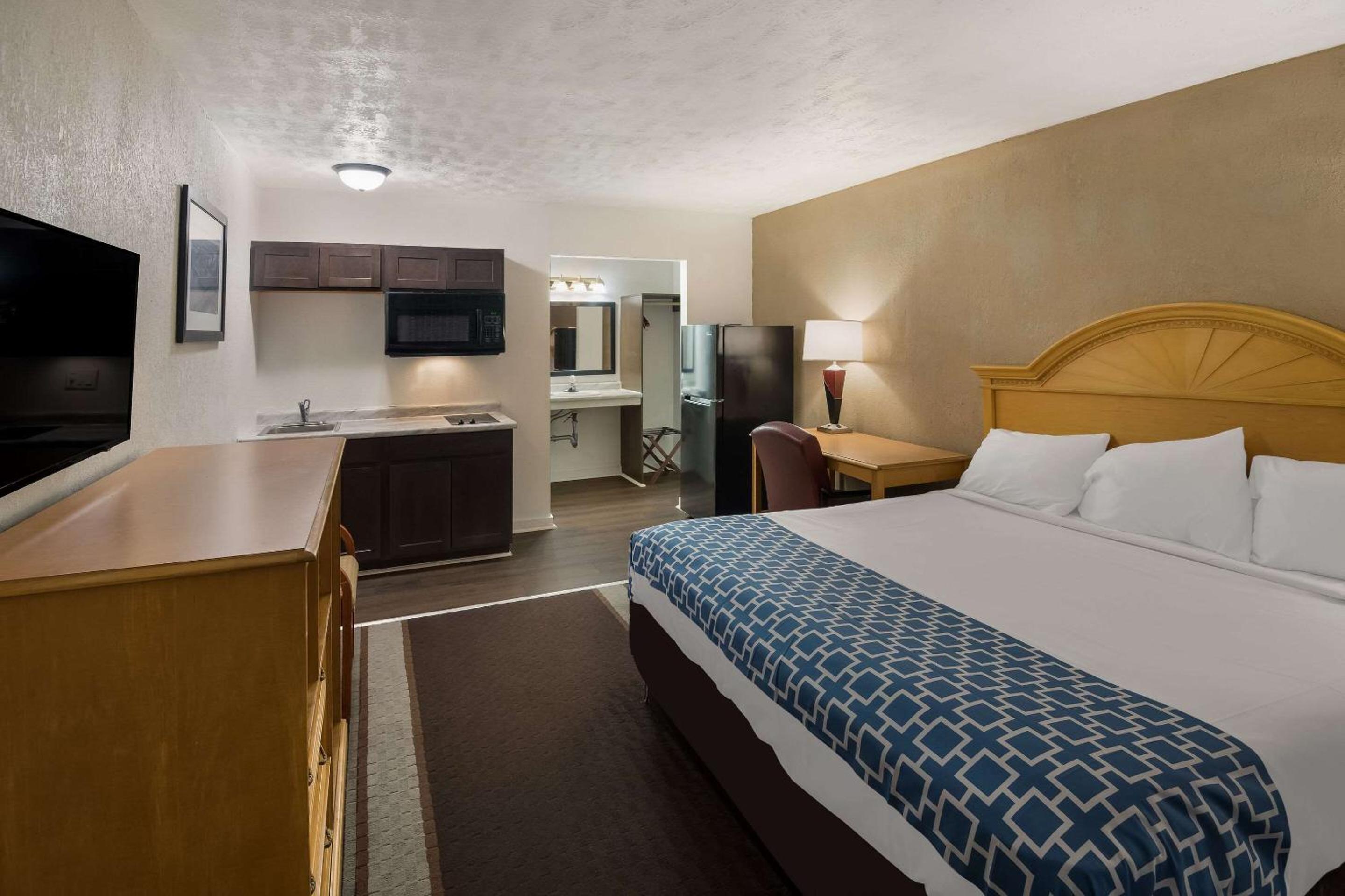 King Room - Non Smoking - Photo 15