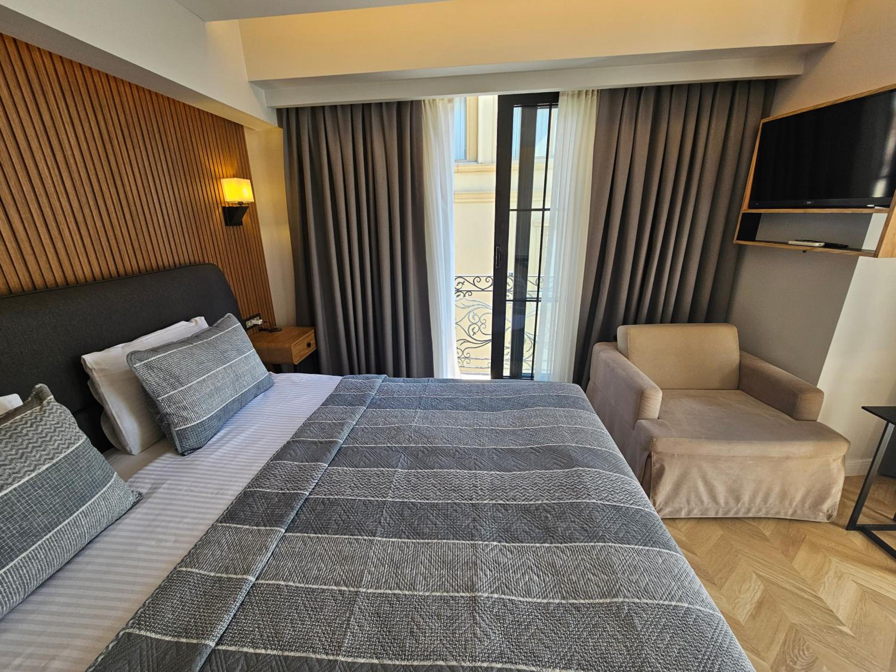 Double Room + 1 Sofa Bed photo 2