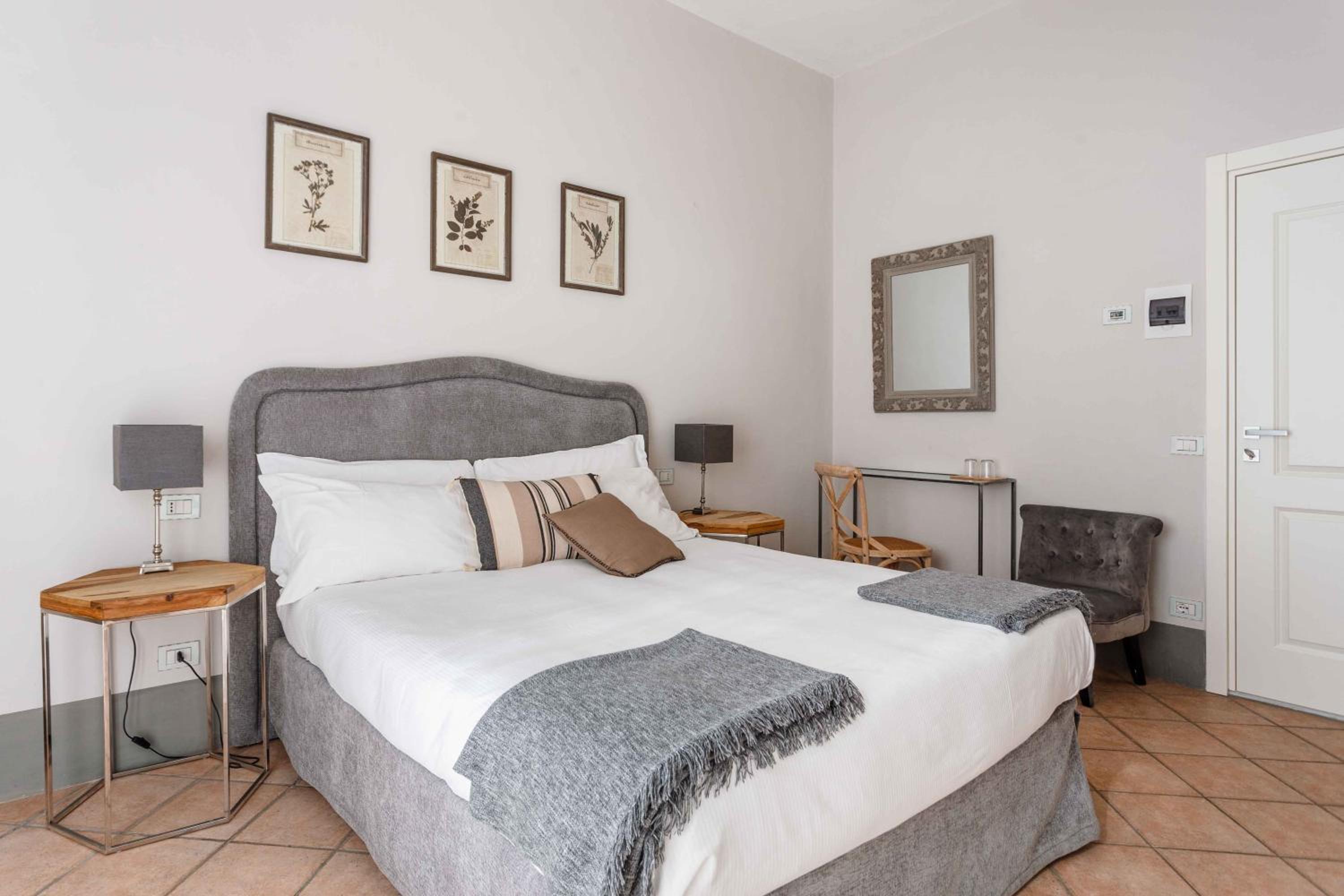 Double Room with Balcony - Photo 3