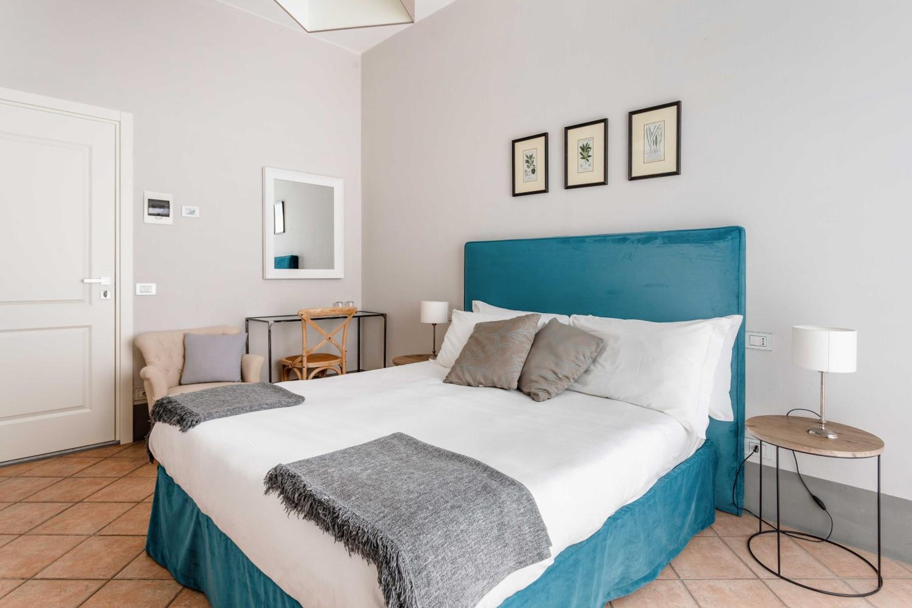 Double Room with Balcony - Photo 2