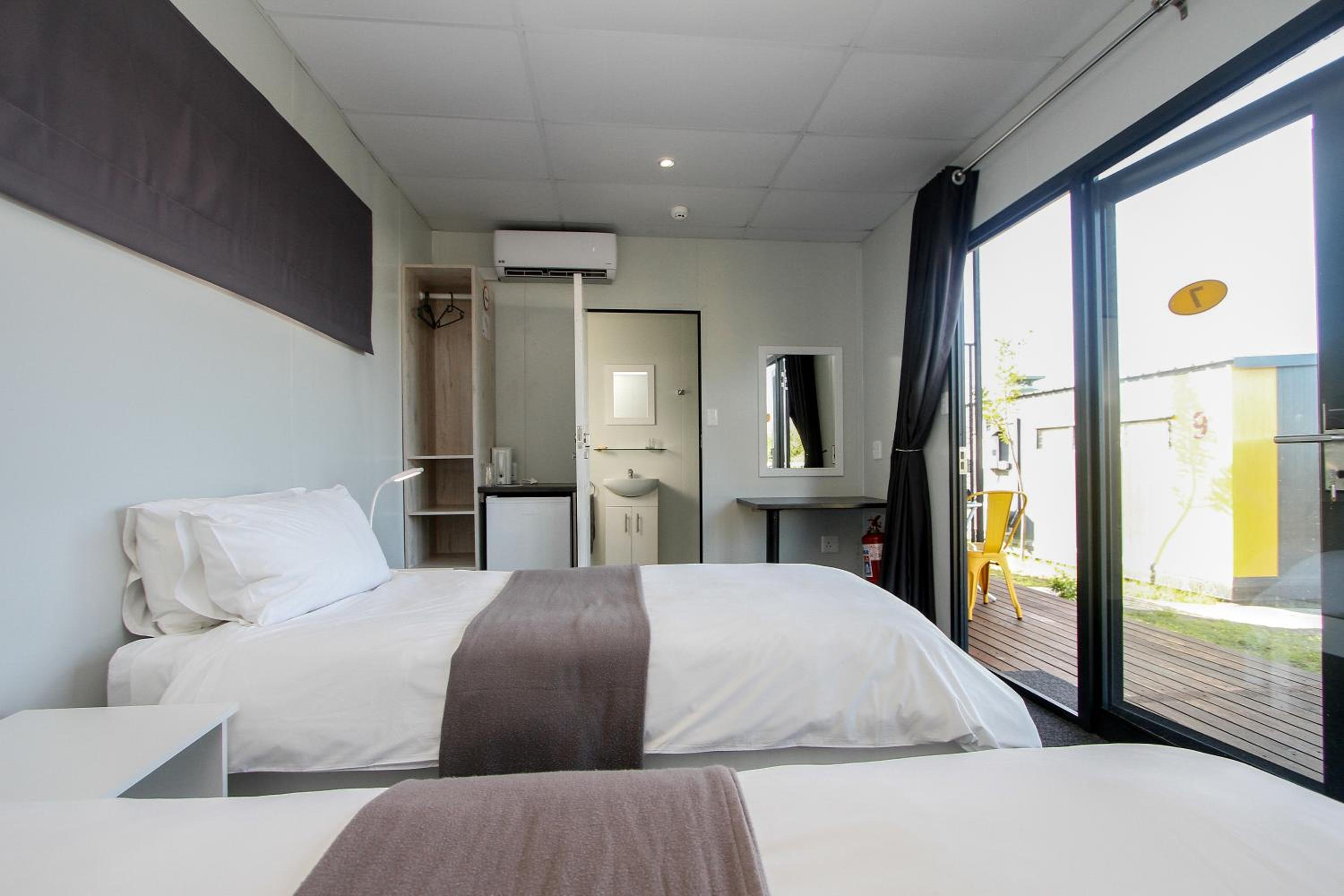 Twin Room - Photo 15