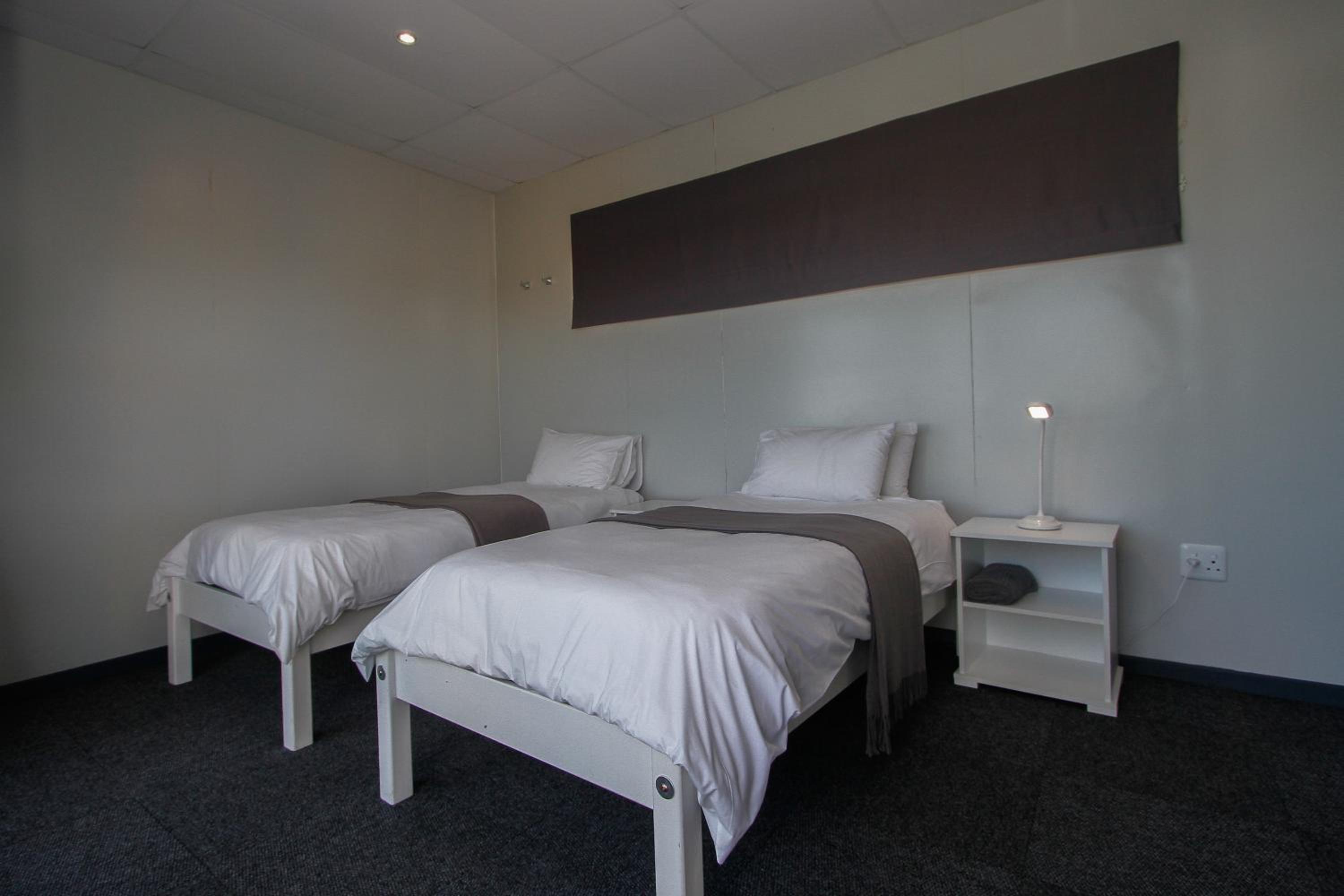 Twin Room - Photo 12