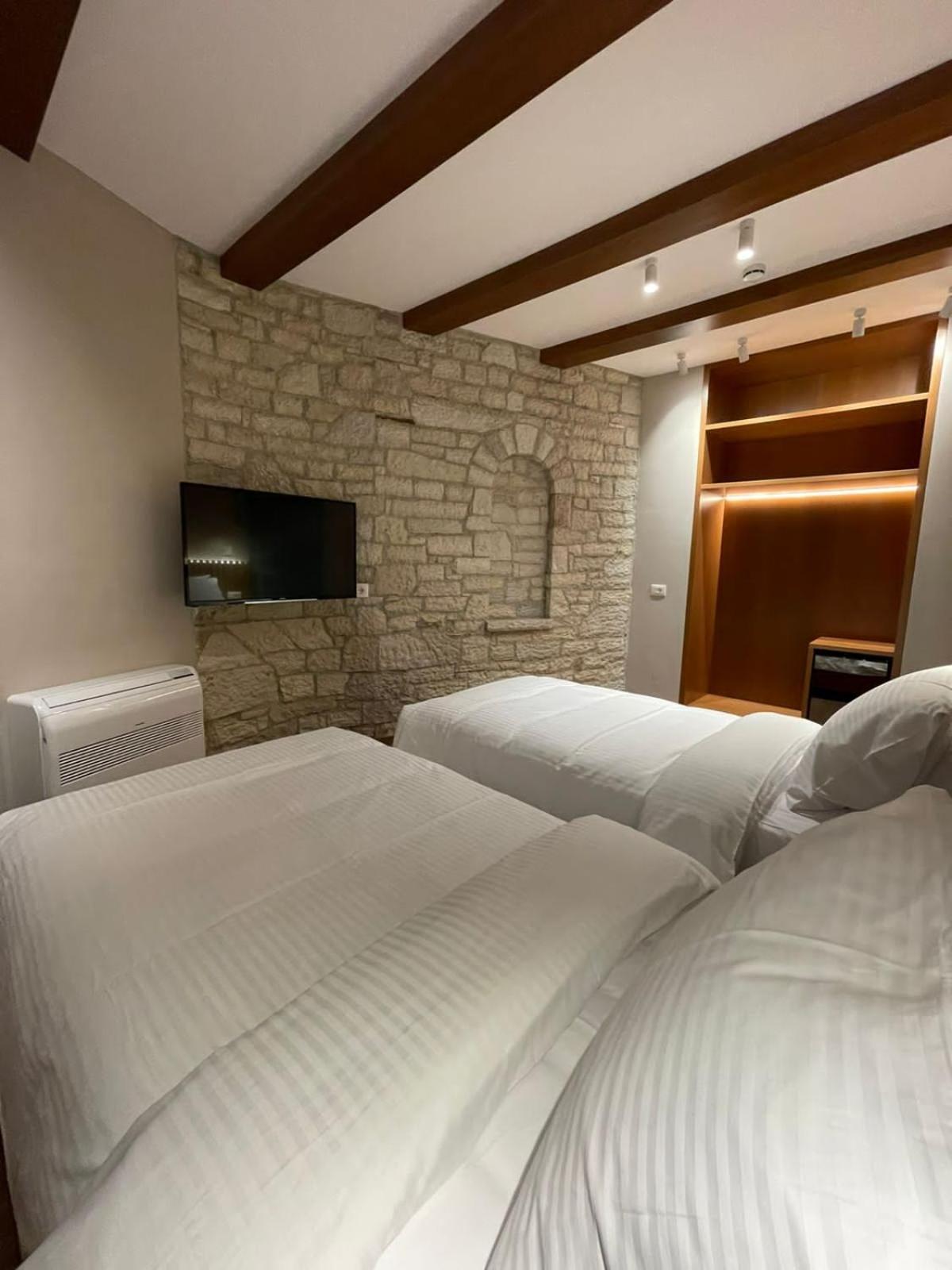 Deluxe Double or Twin Room photo 2