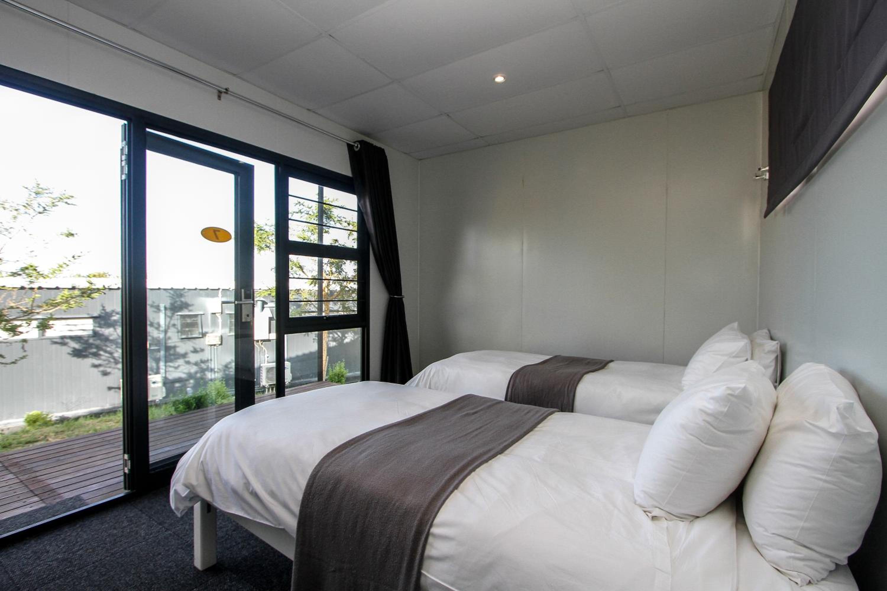 Twin Room - Photo 11