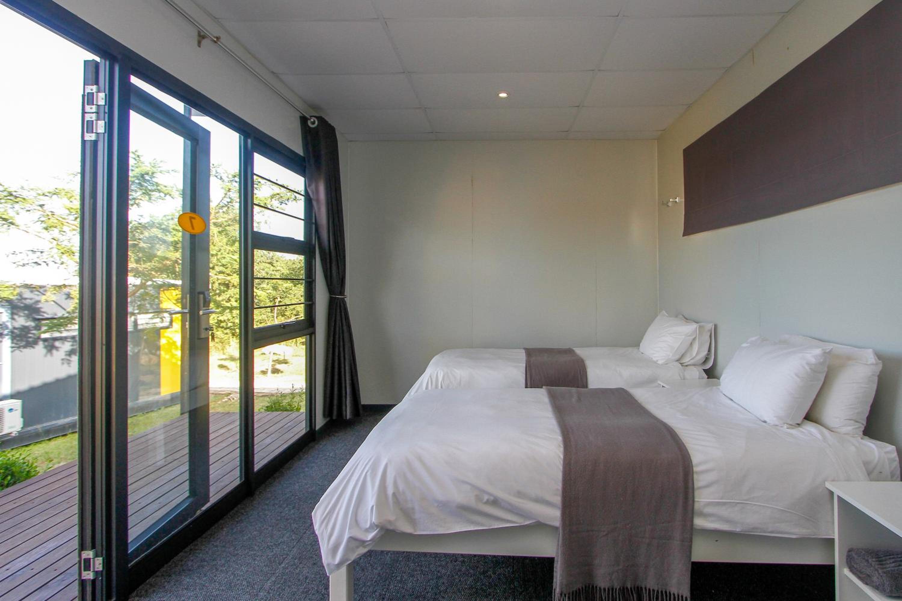 Twin Room - Photo 16