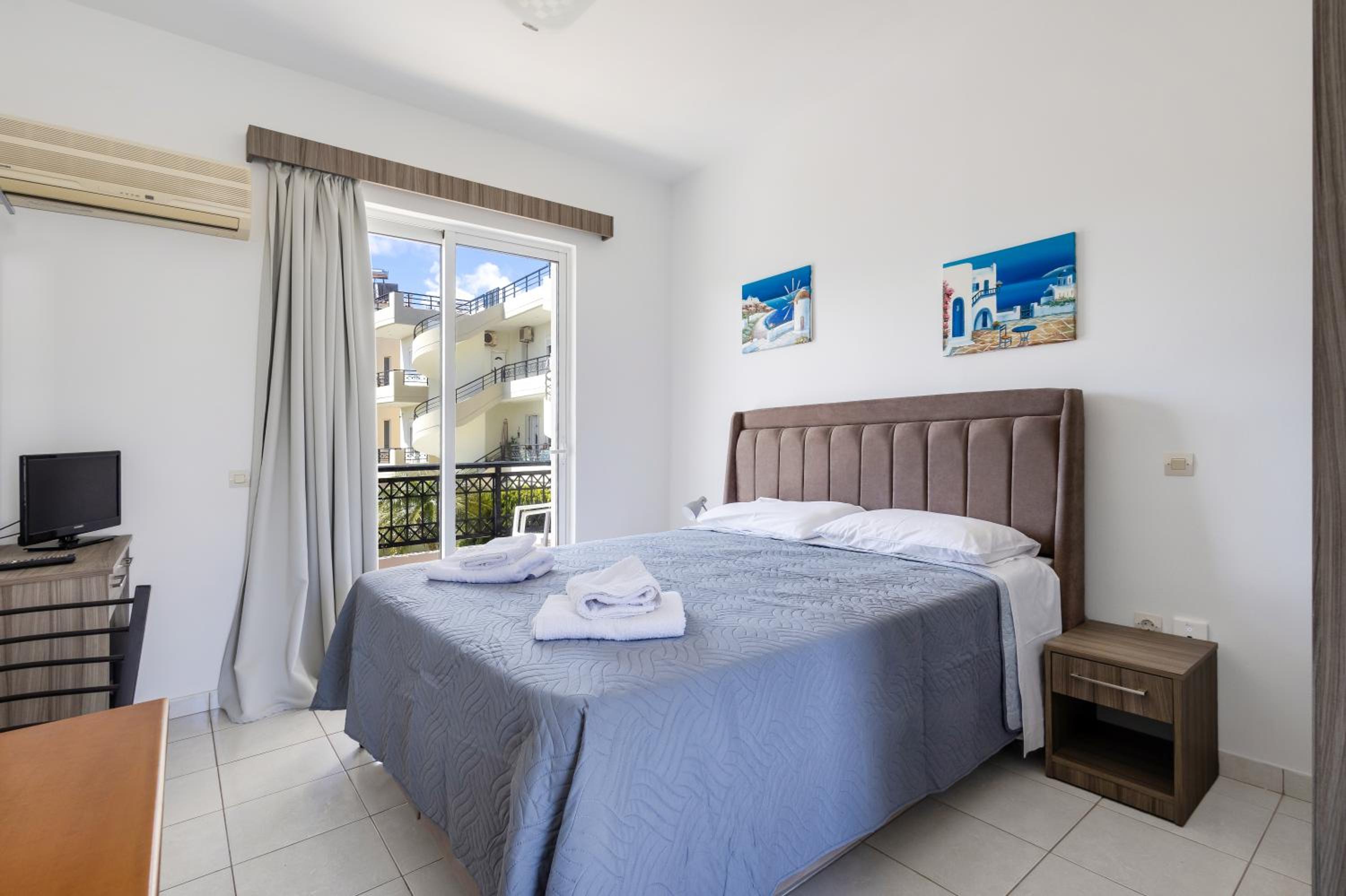 Upper Floor Studio with Balcony photo 1
