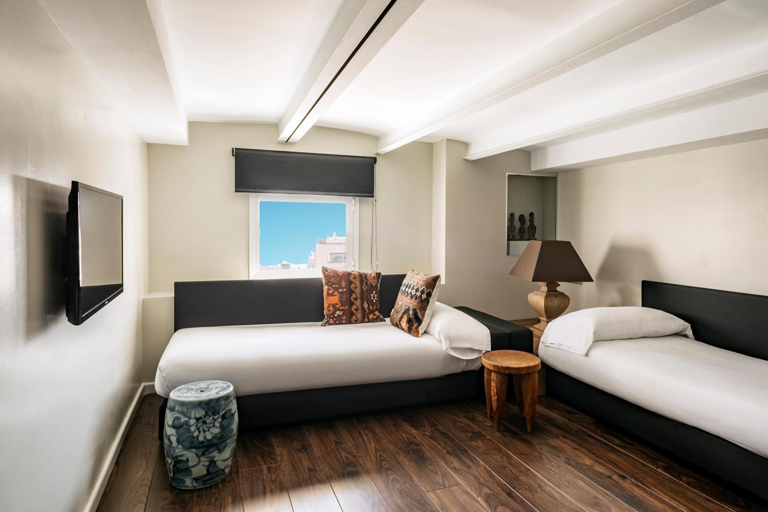 Family Room thumbnail 6