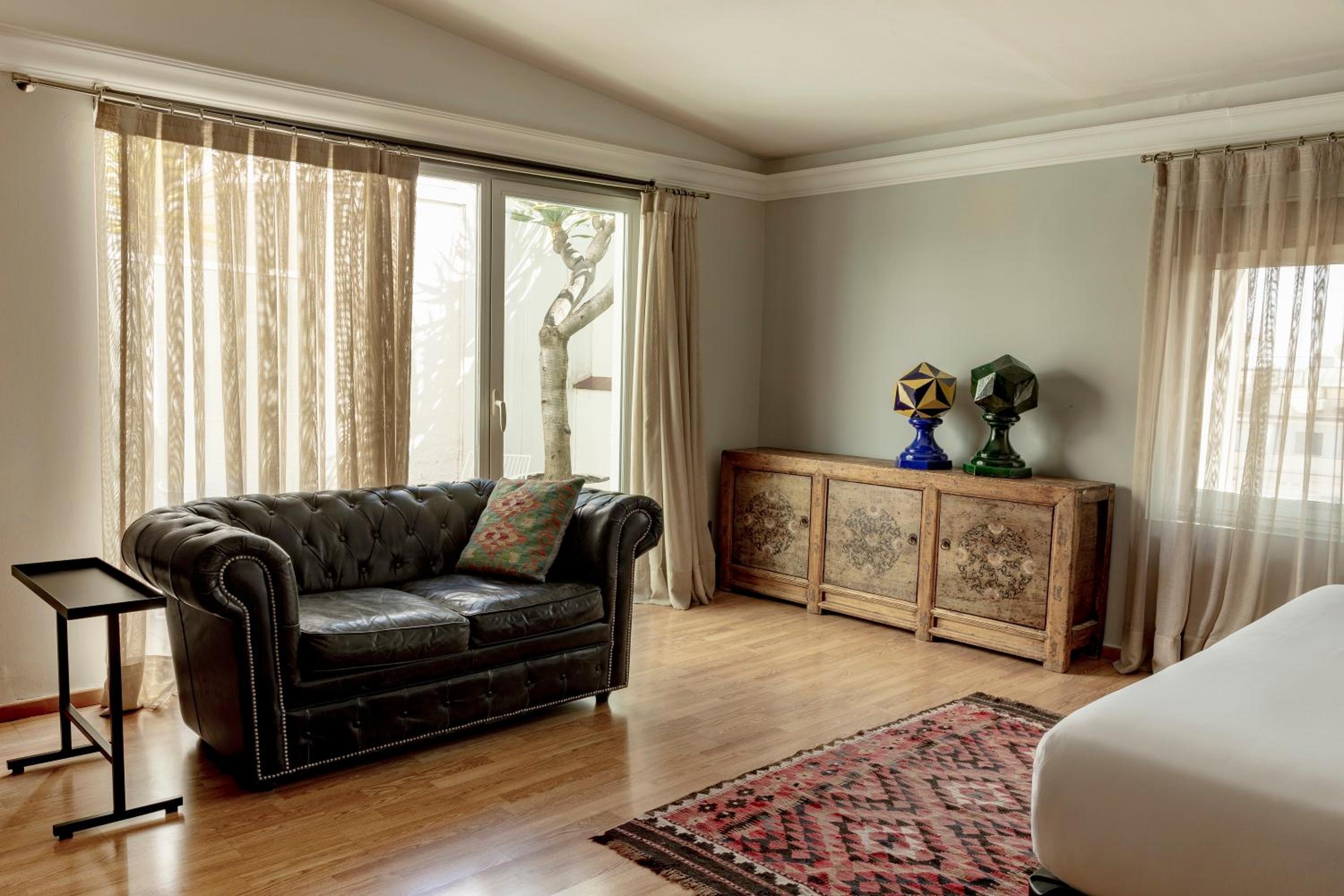 Family Room thumbnail 5