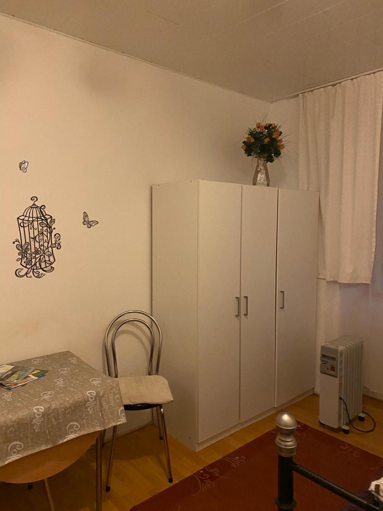 Small Single Room photo 3