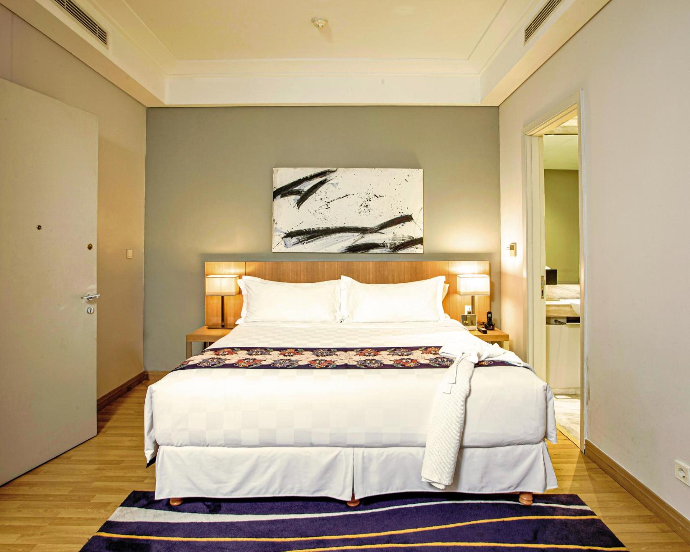 Deluxe Three-Bedroom Apartment