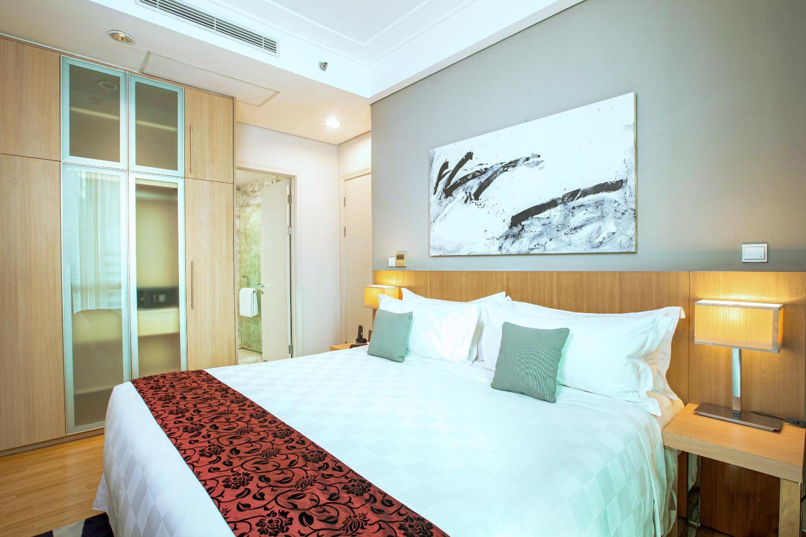 Premier Two-Bedroom Apartment thumbnail 6