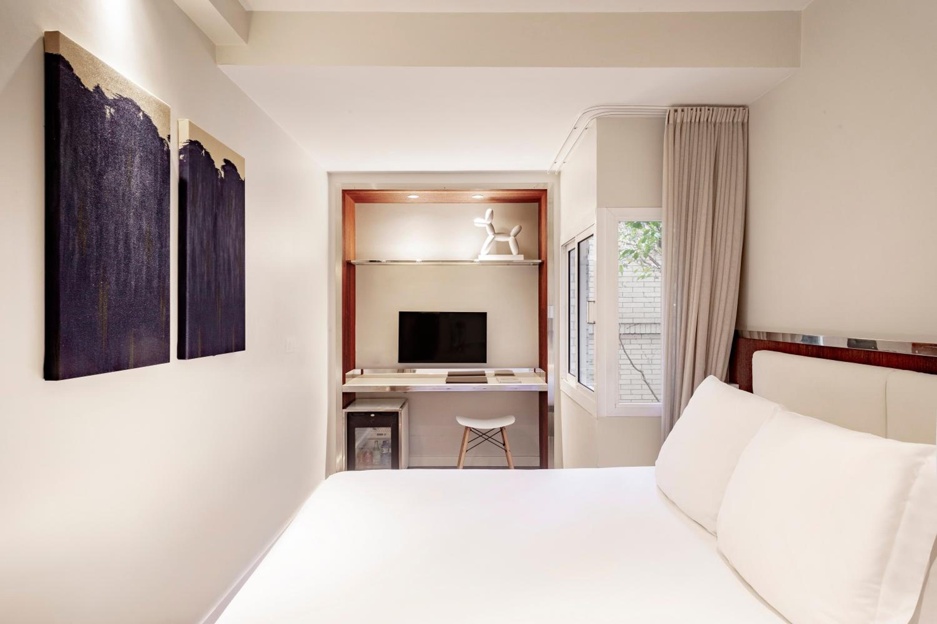 Superior Double or Twin Room thumbnail 5