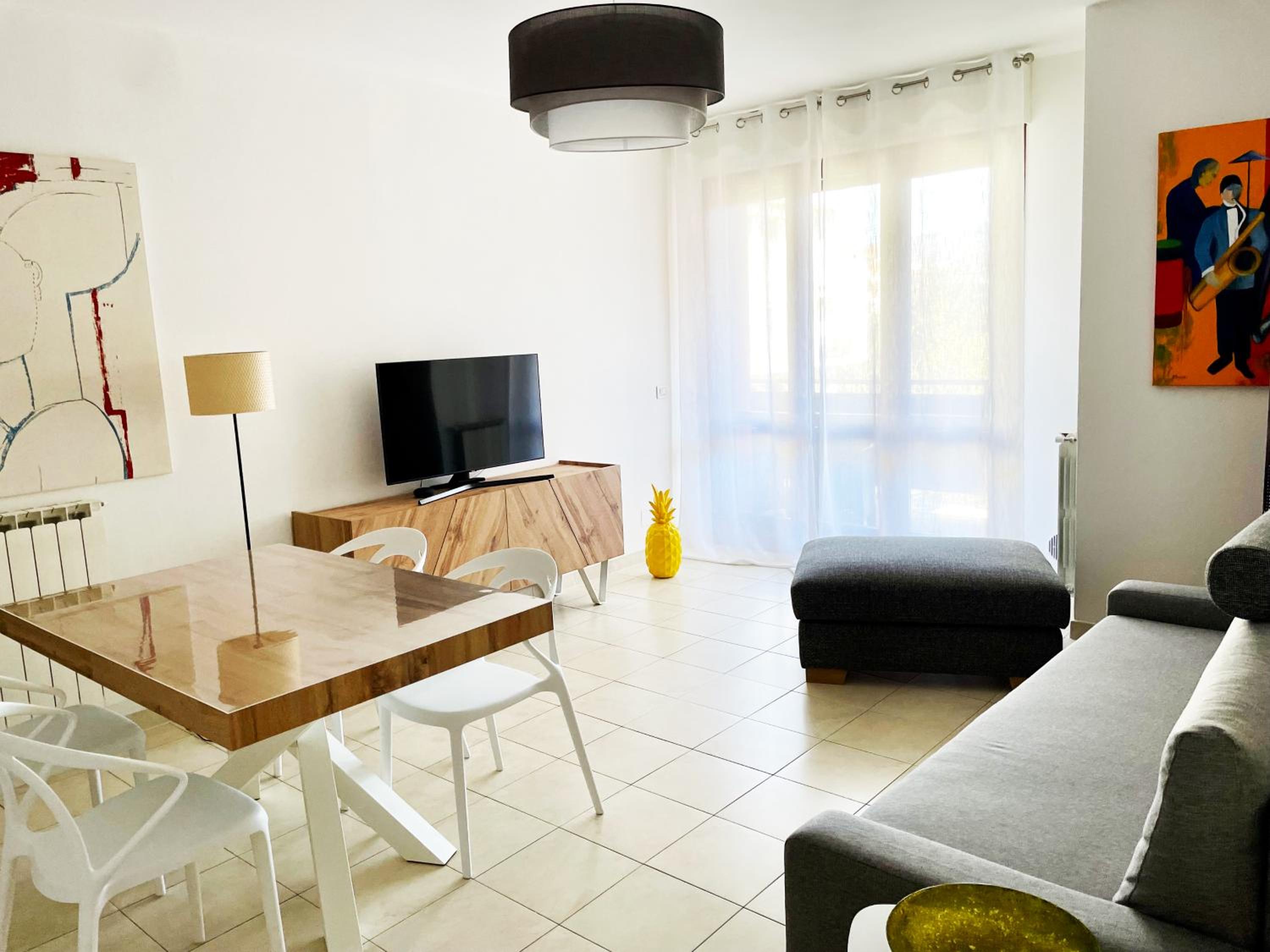 One-Bedroom Apartment photo 1