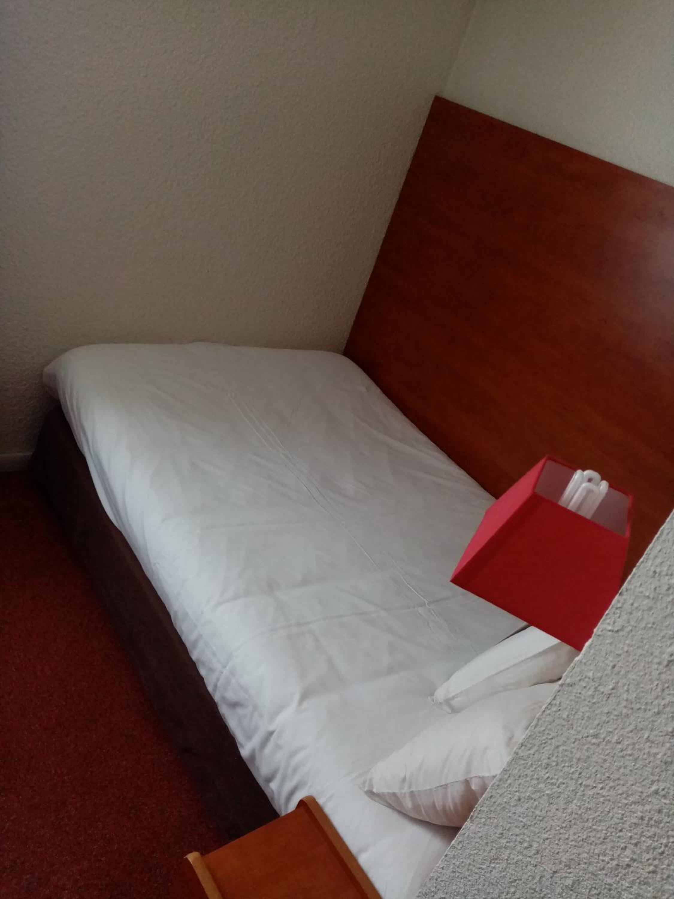 One Single Bed photo 2