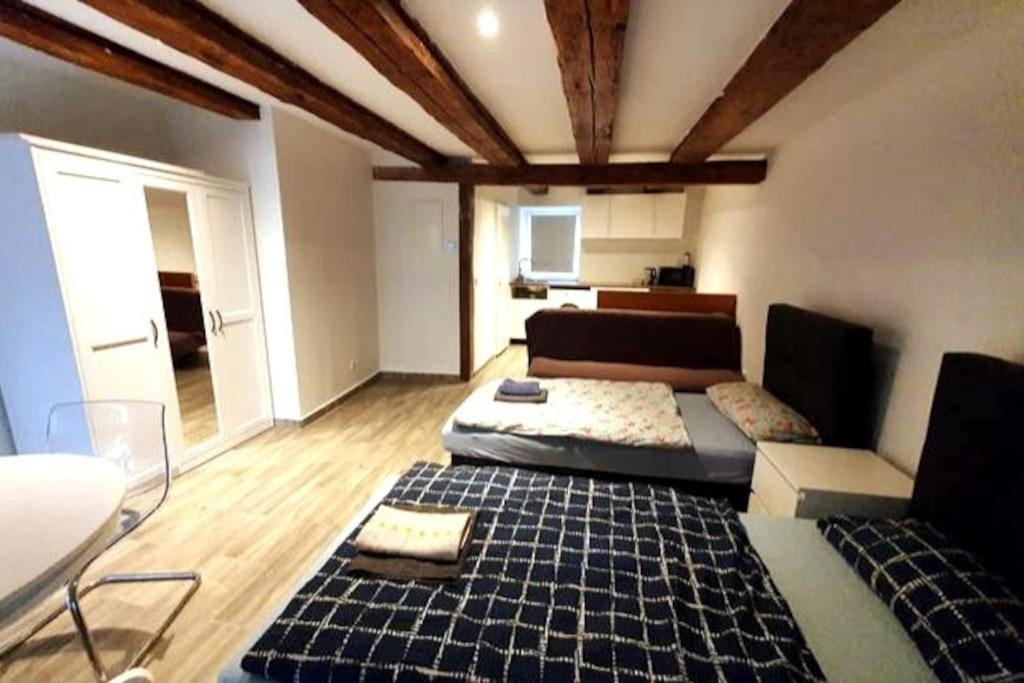 One-Bedroom Apartment photo 1