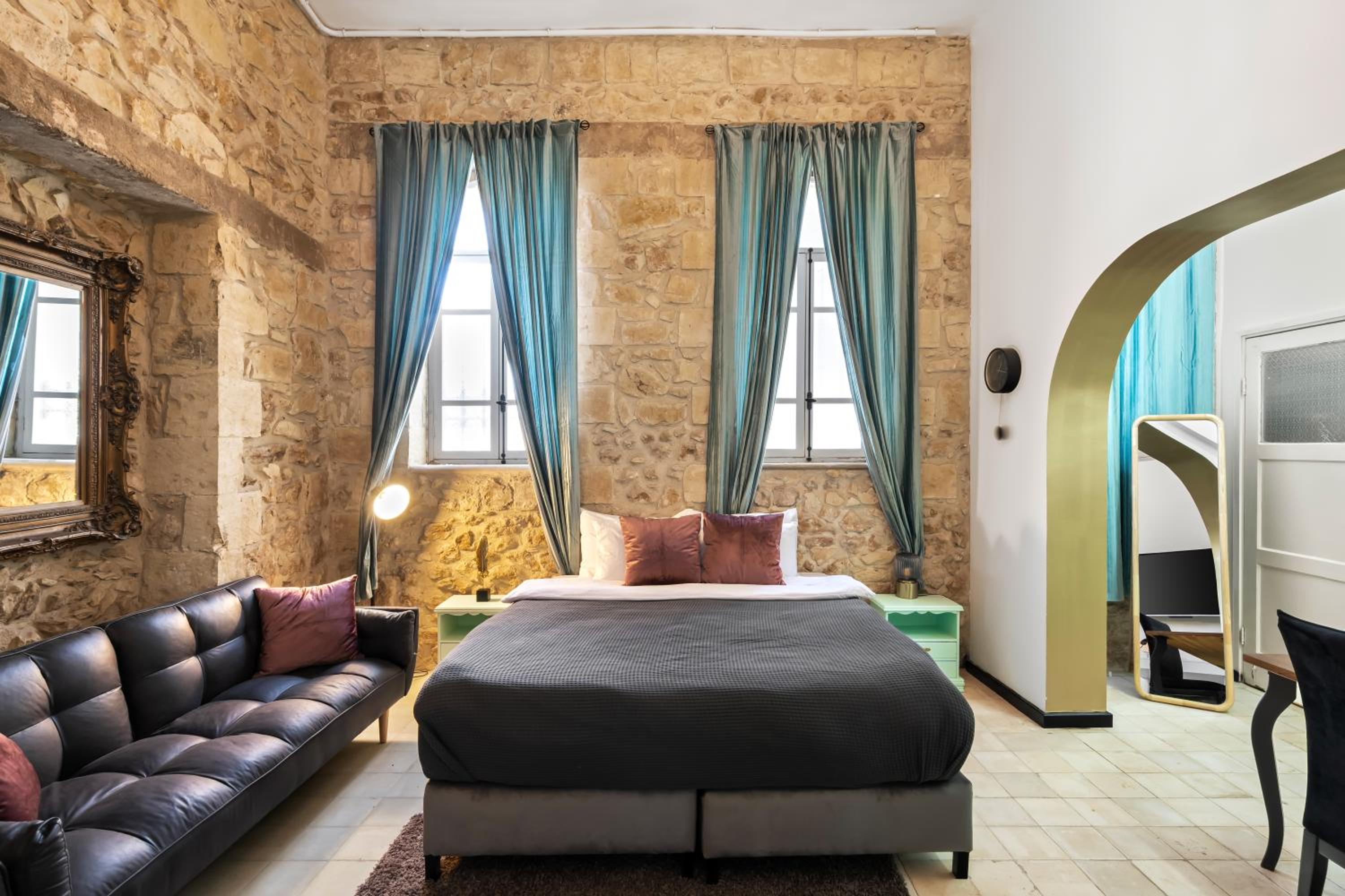 Superior King Suite