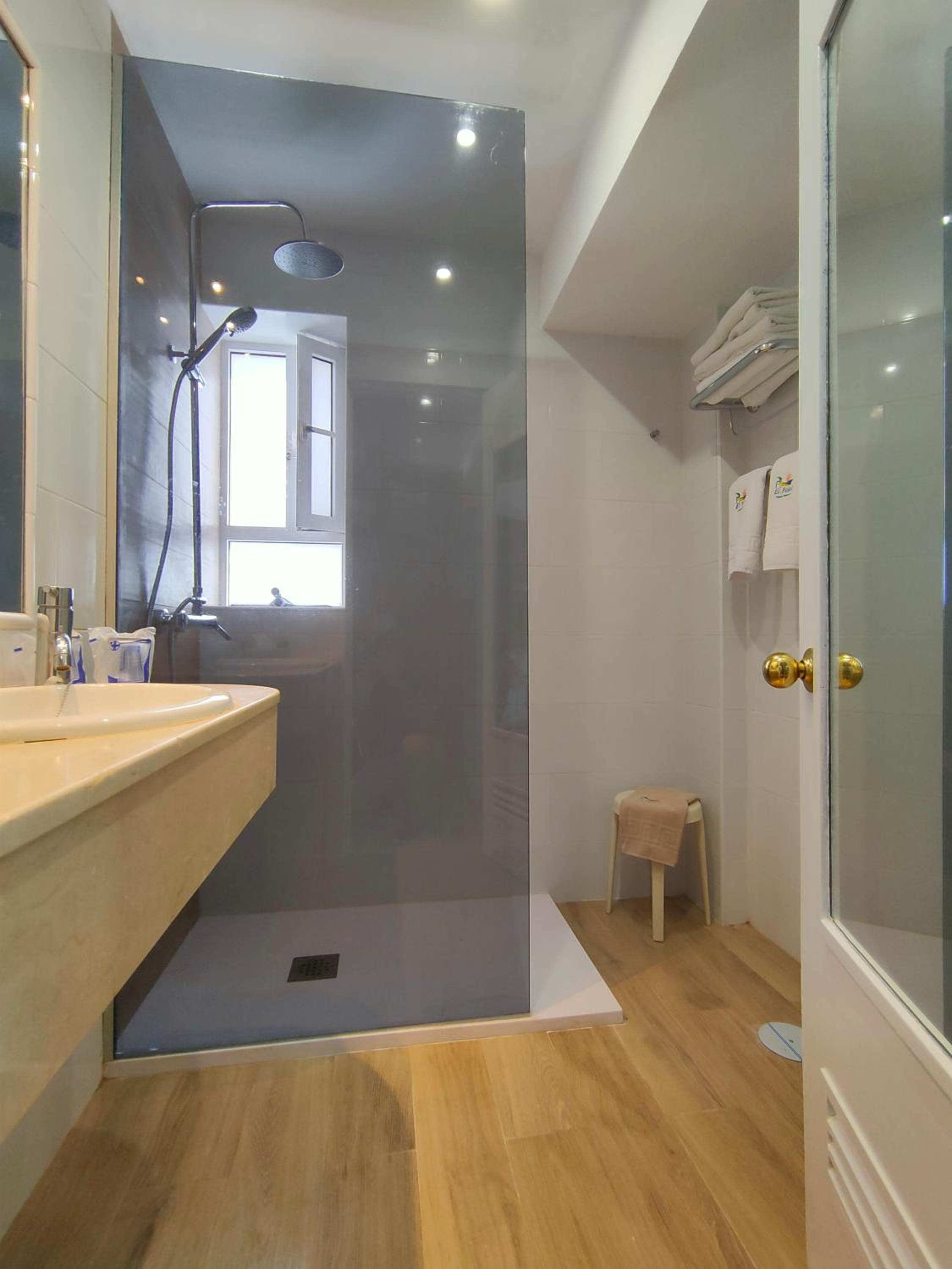 One-Bedroom Apartment with Sea View photo 2