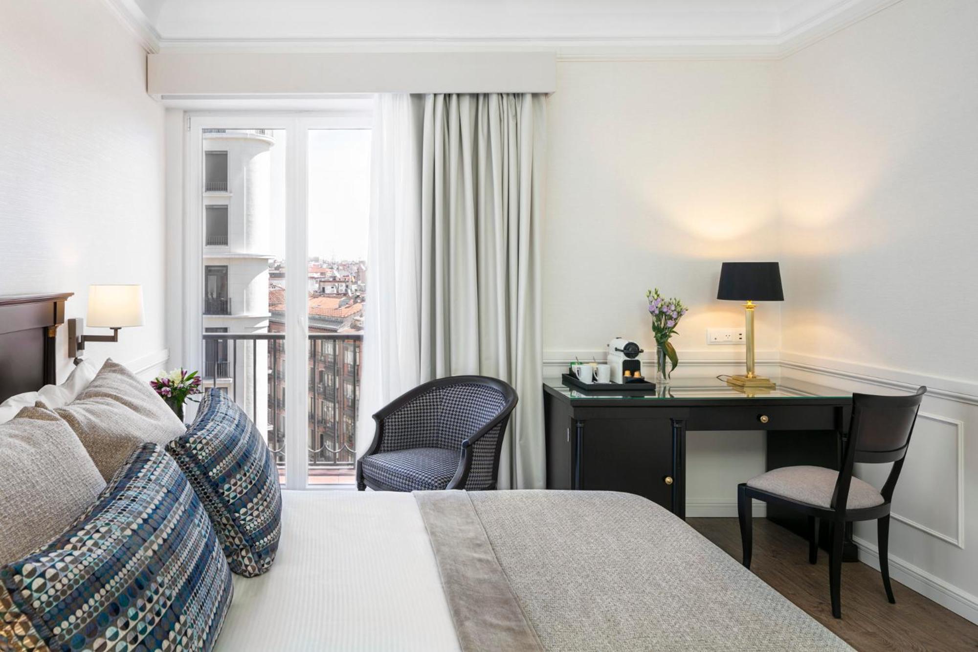Superior Double or Twin Room photo 2