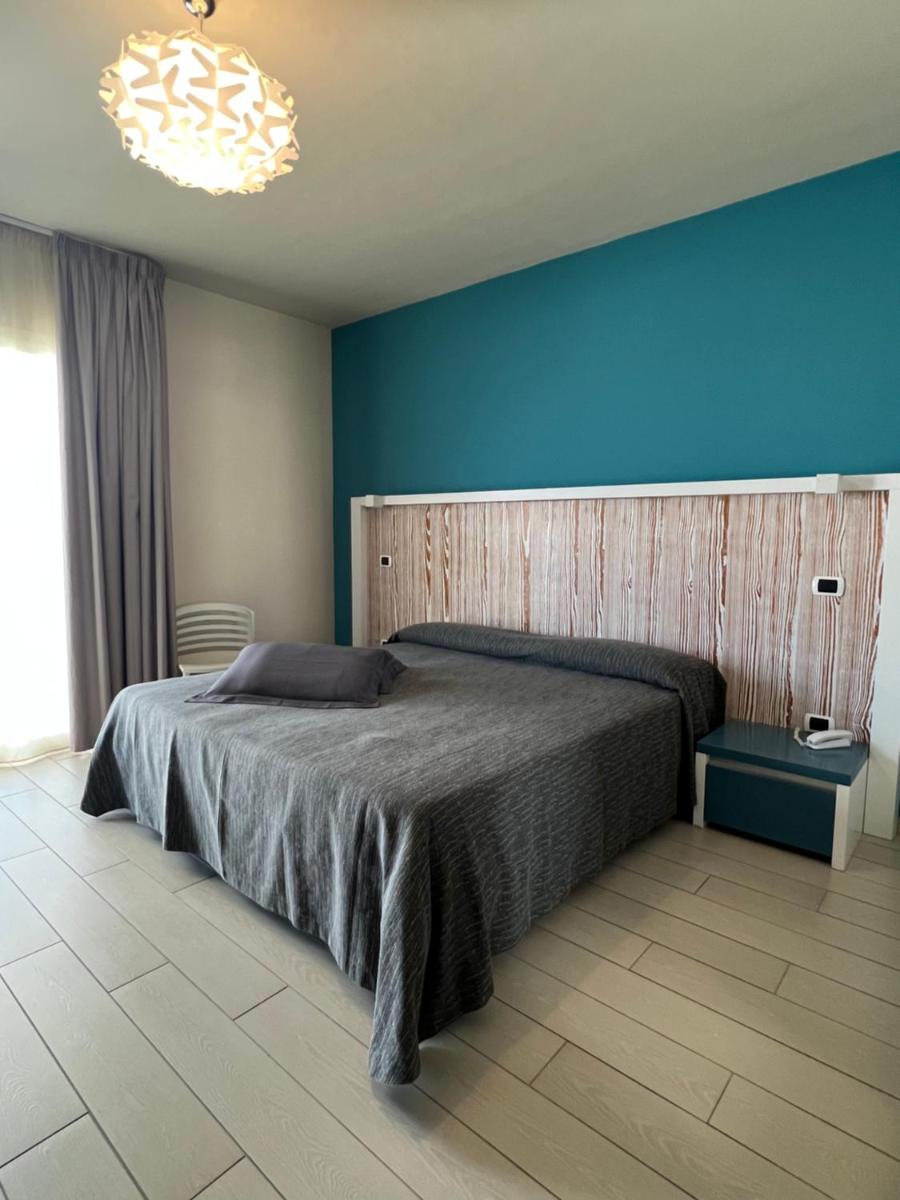 Double Room with Side Sea View photo 2