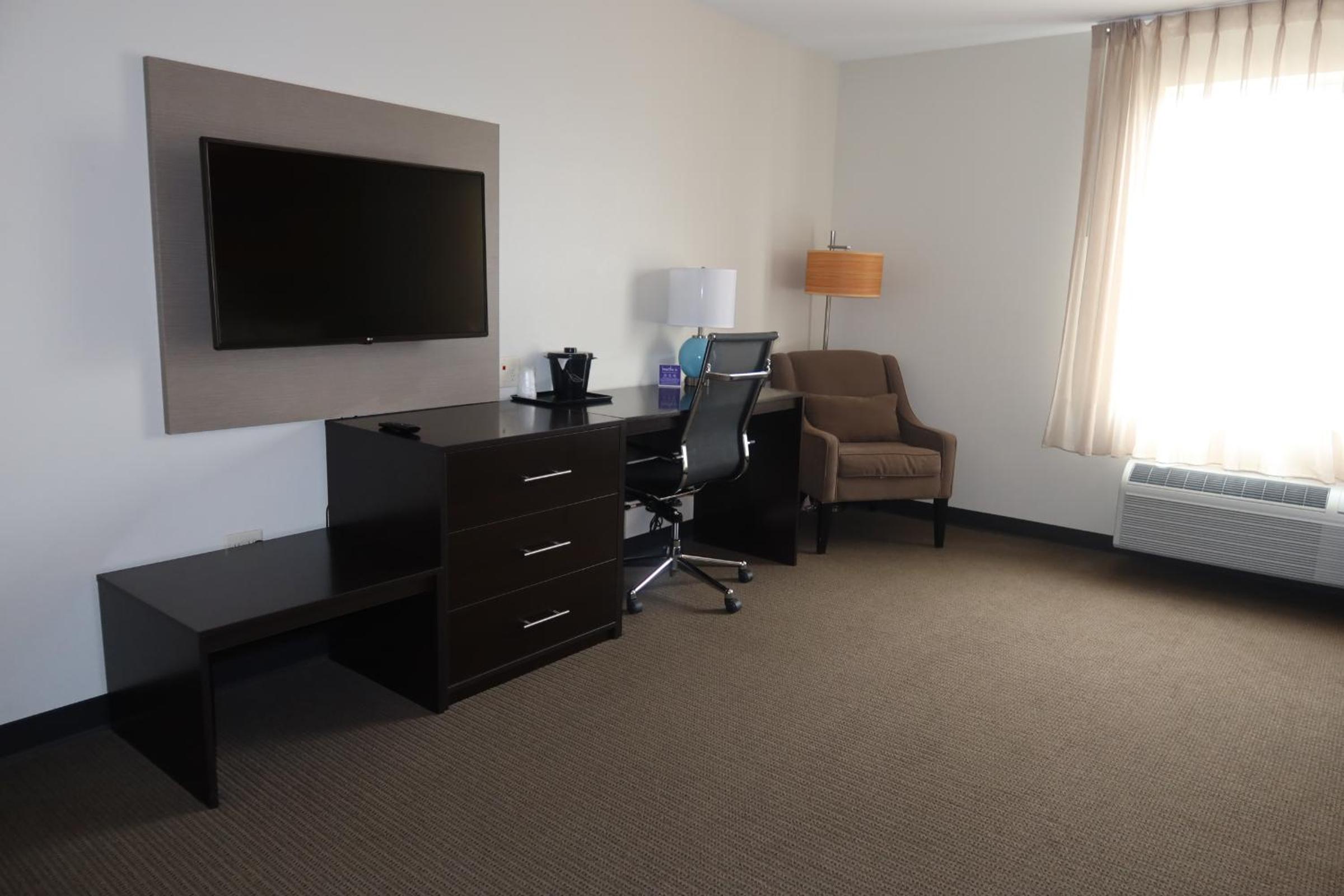 Efficiency Queen Suite with Two Queen Beds - Accessible/Non-Smoking photo 1