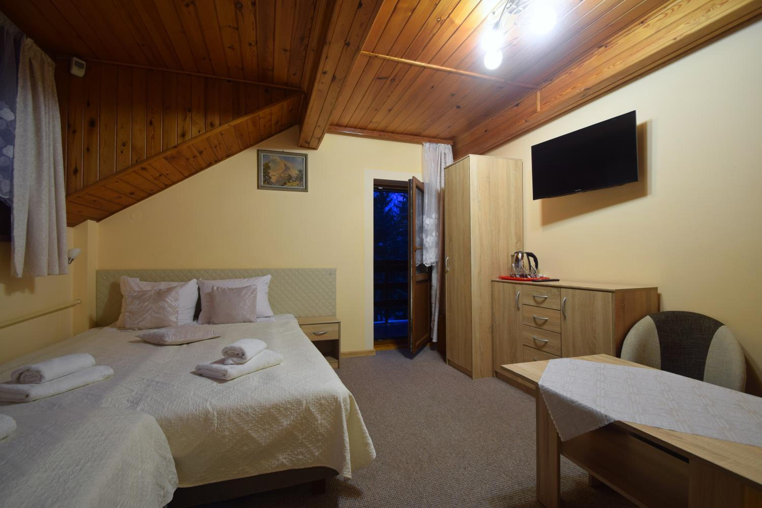 Triple Room with Balcony - Photo 5