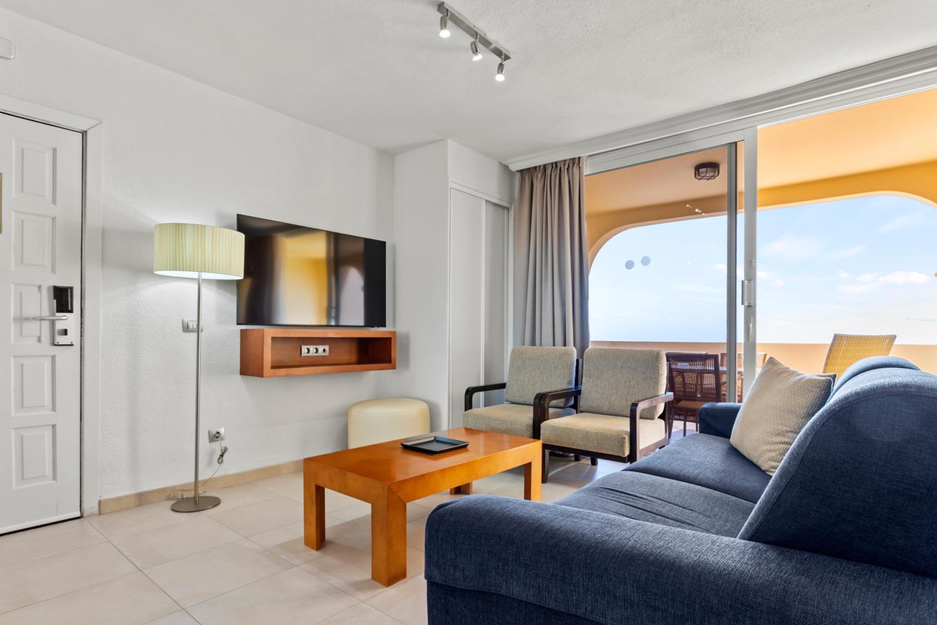 Apartamento de dos habitaciones con vista al mar.
