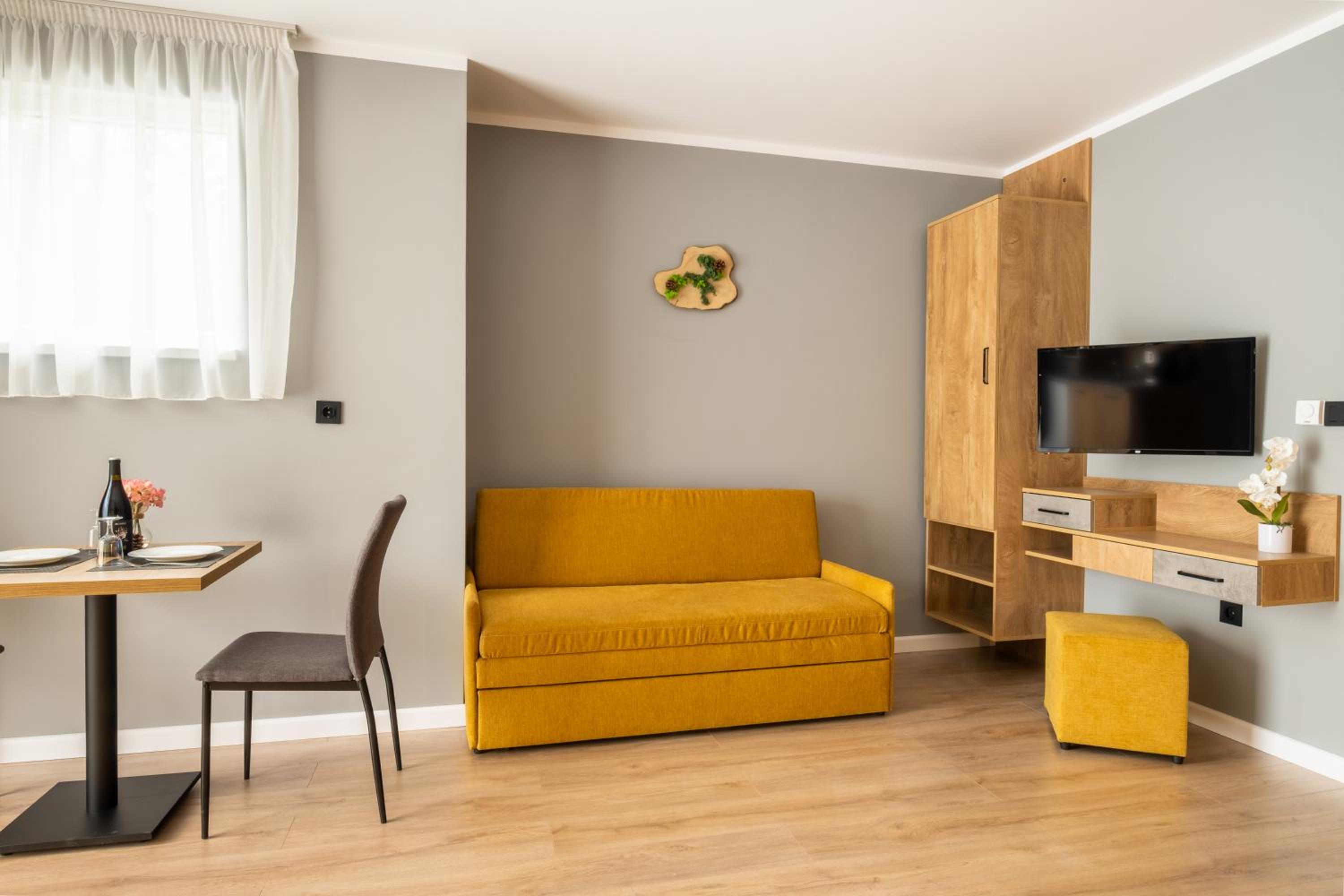 King Studio with Sofa Bed