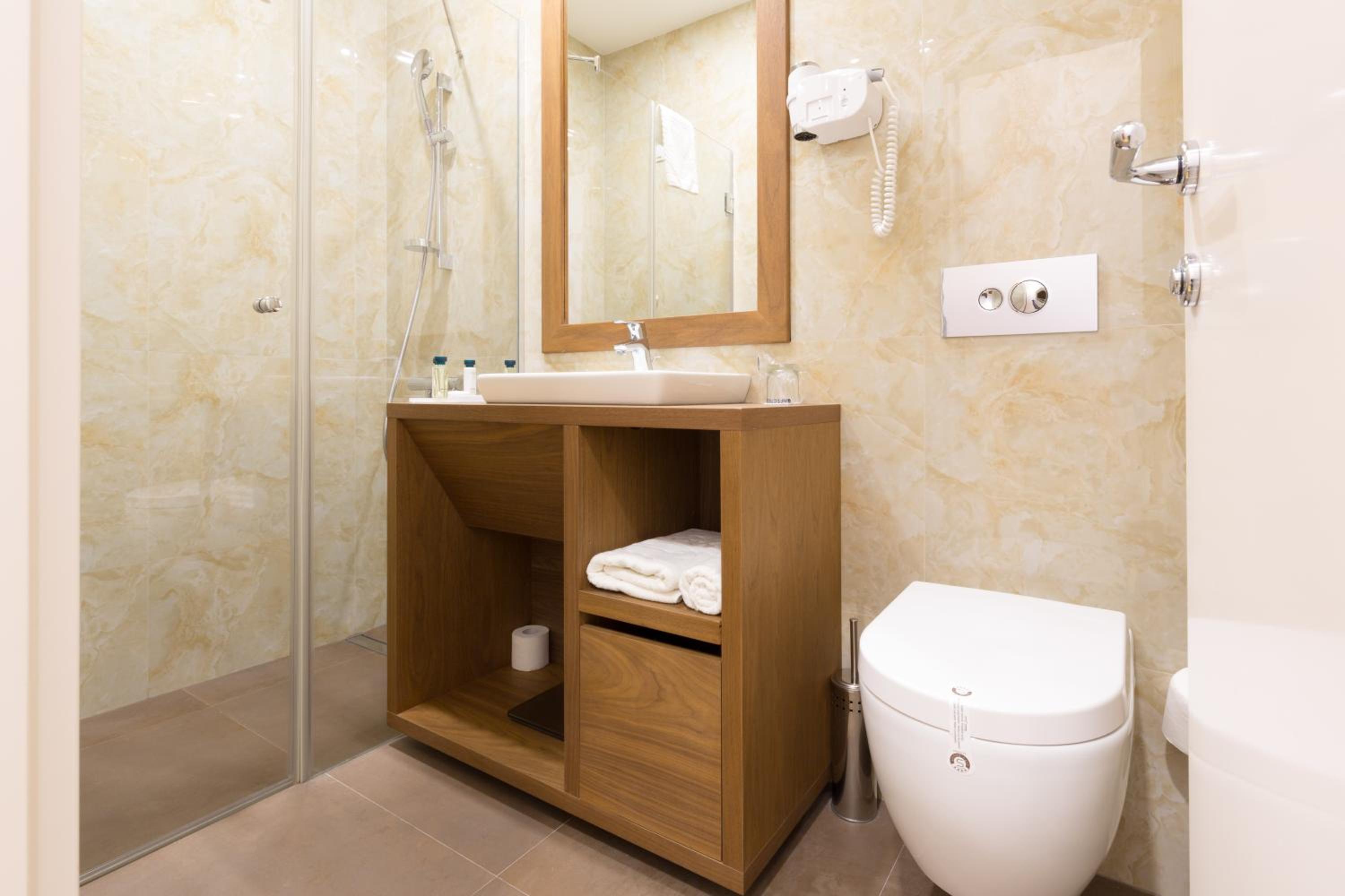 Classic Single Room with Spa Access photo 3