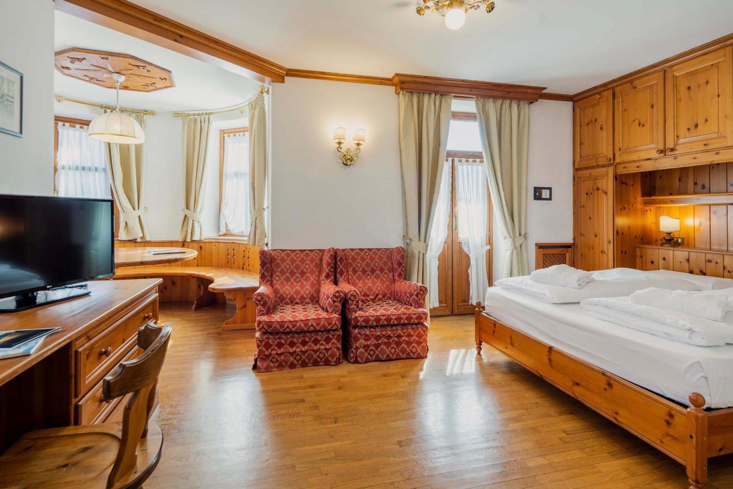 Deluxe Room - Photo 2