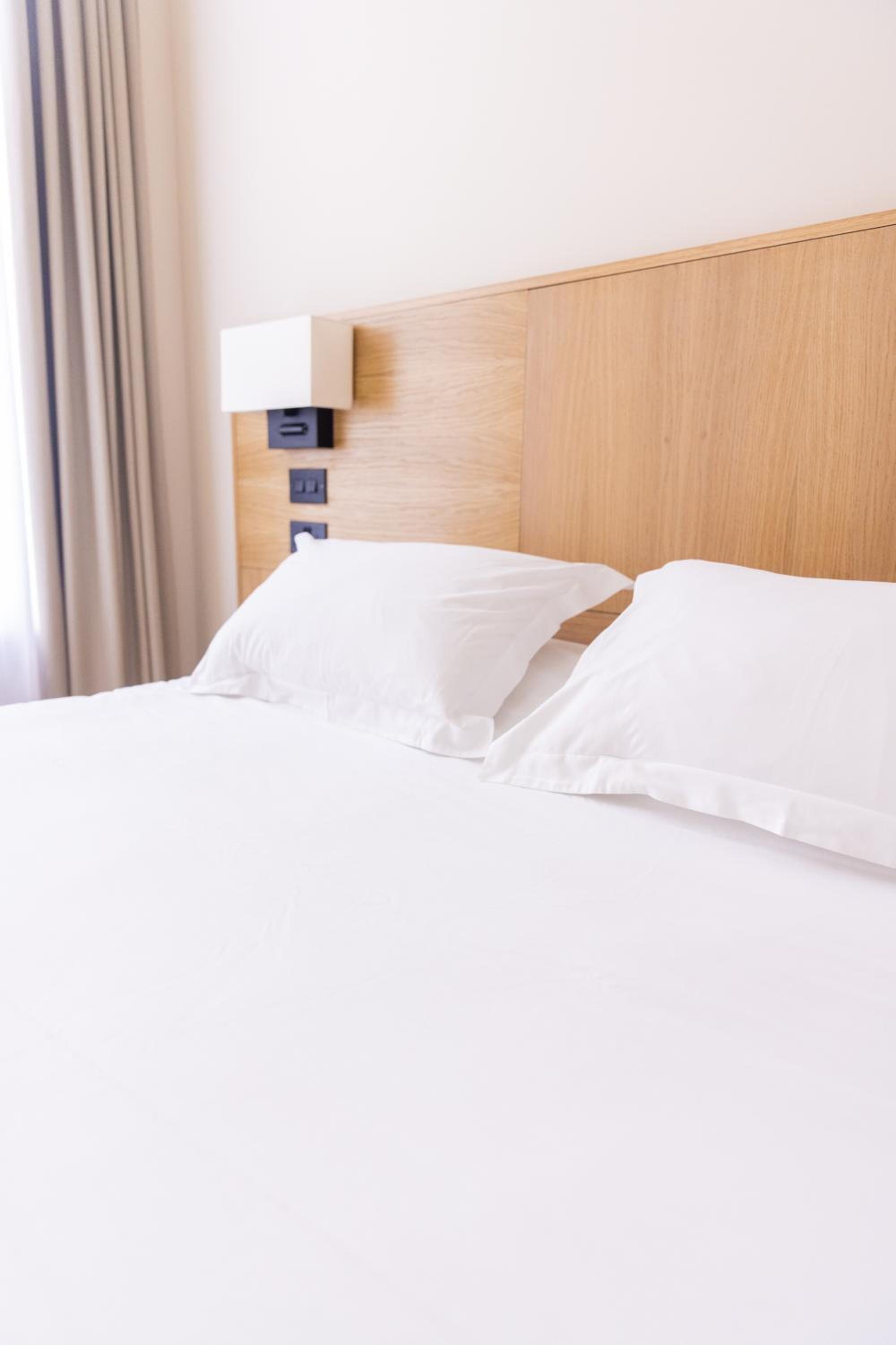 Deluxe Room - Photo 2